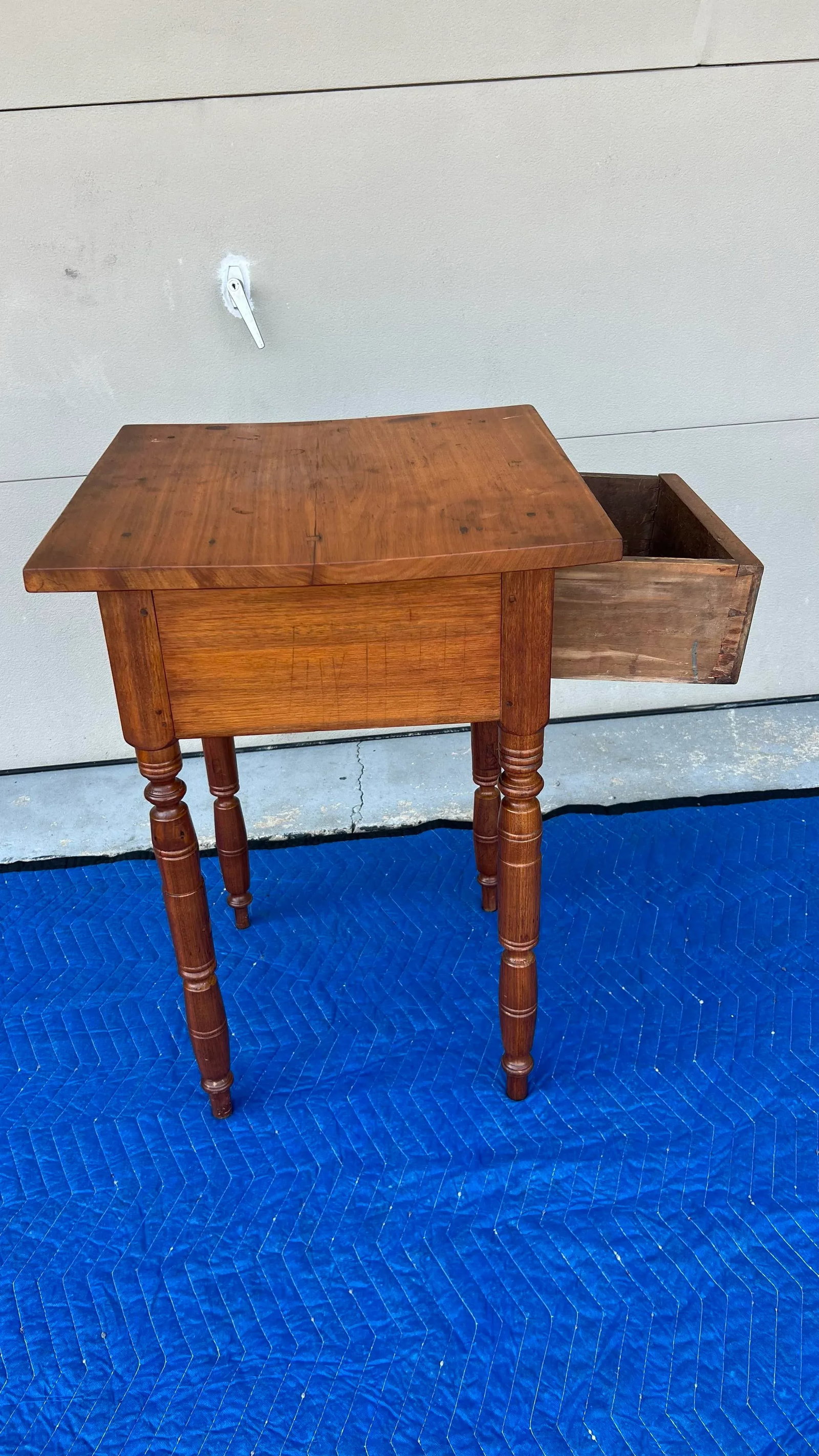 A Antique Sheraton Walnut One Drawer Stand, Pennsylvania, Circa 1820's - 9