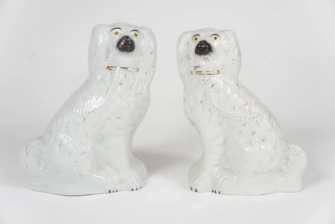 Similar Staffordshire Style Porcelain Spaniels - a Pair - 3