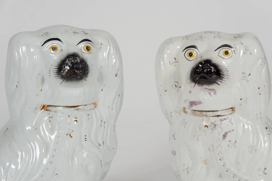 Similar Staffordshire Style Porcelain Spaniels - a Pair - 6