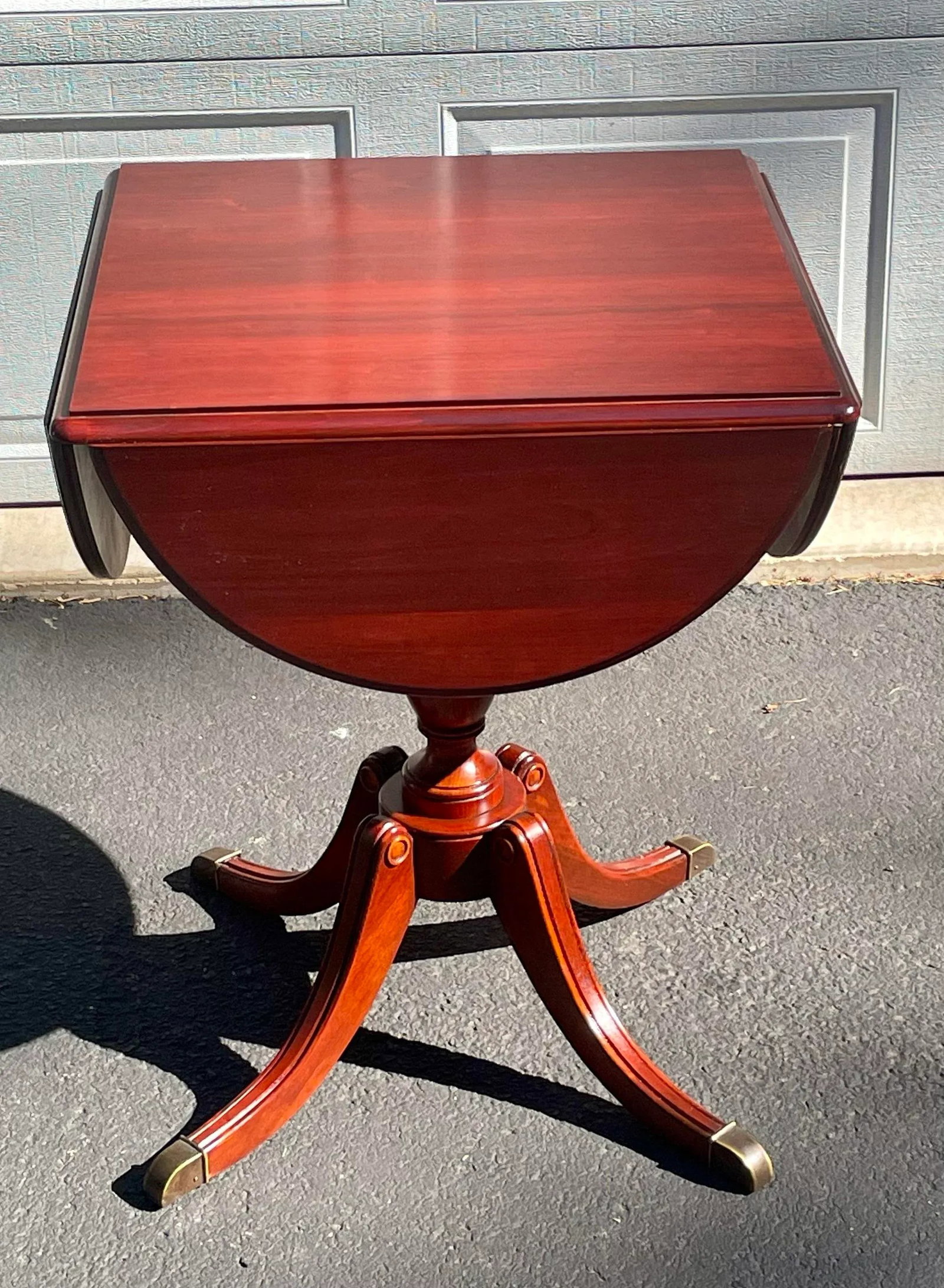 Vintage Mahogany Cloverleaf Pembroke Table - 12