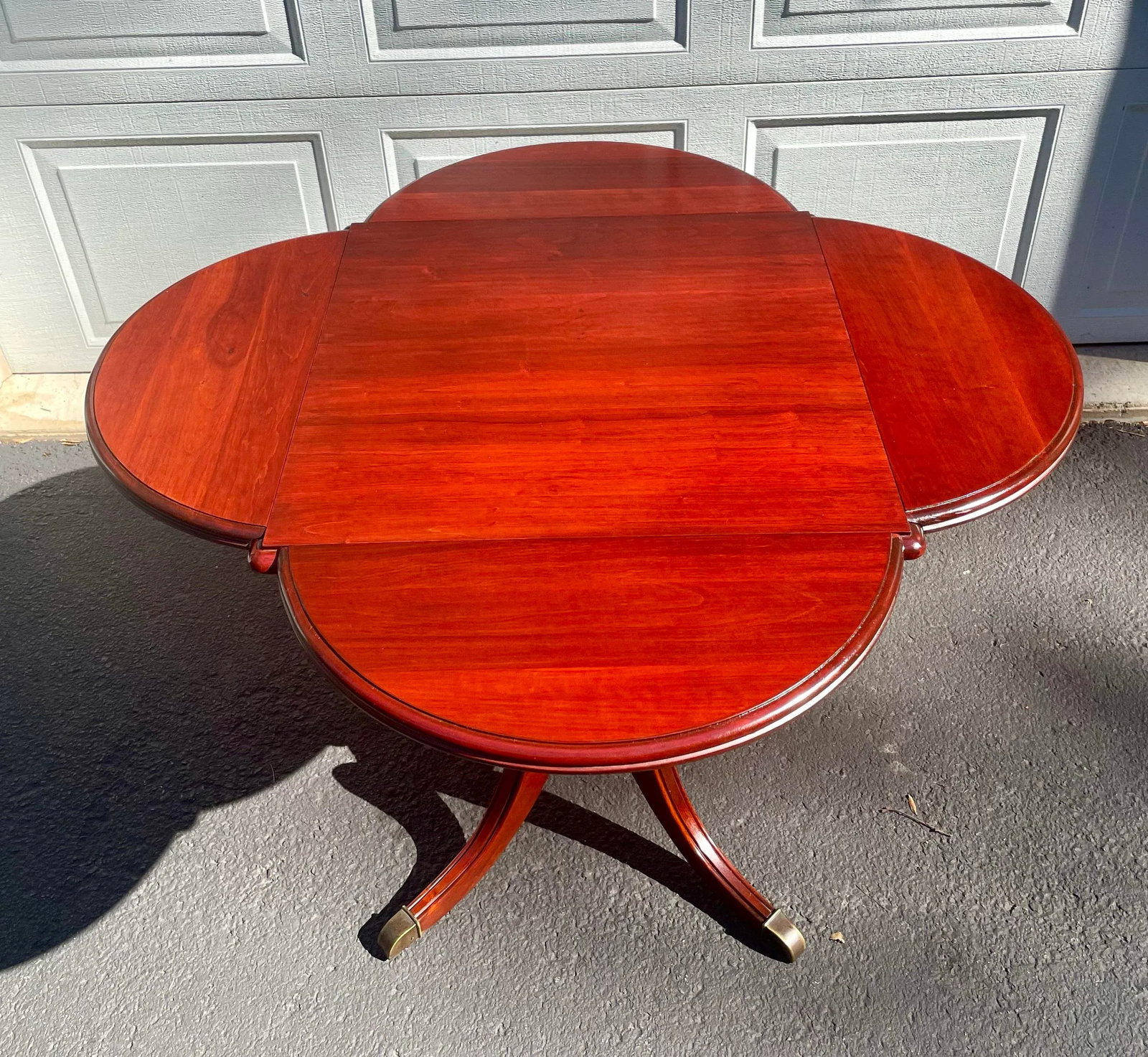 Vintage Mahogany Cloverleaf Pembroke Table - 2