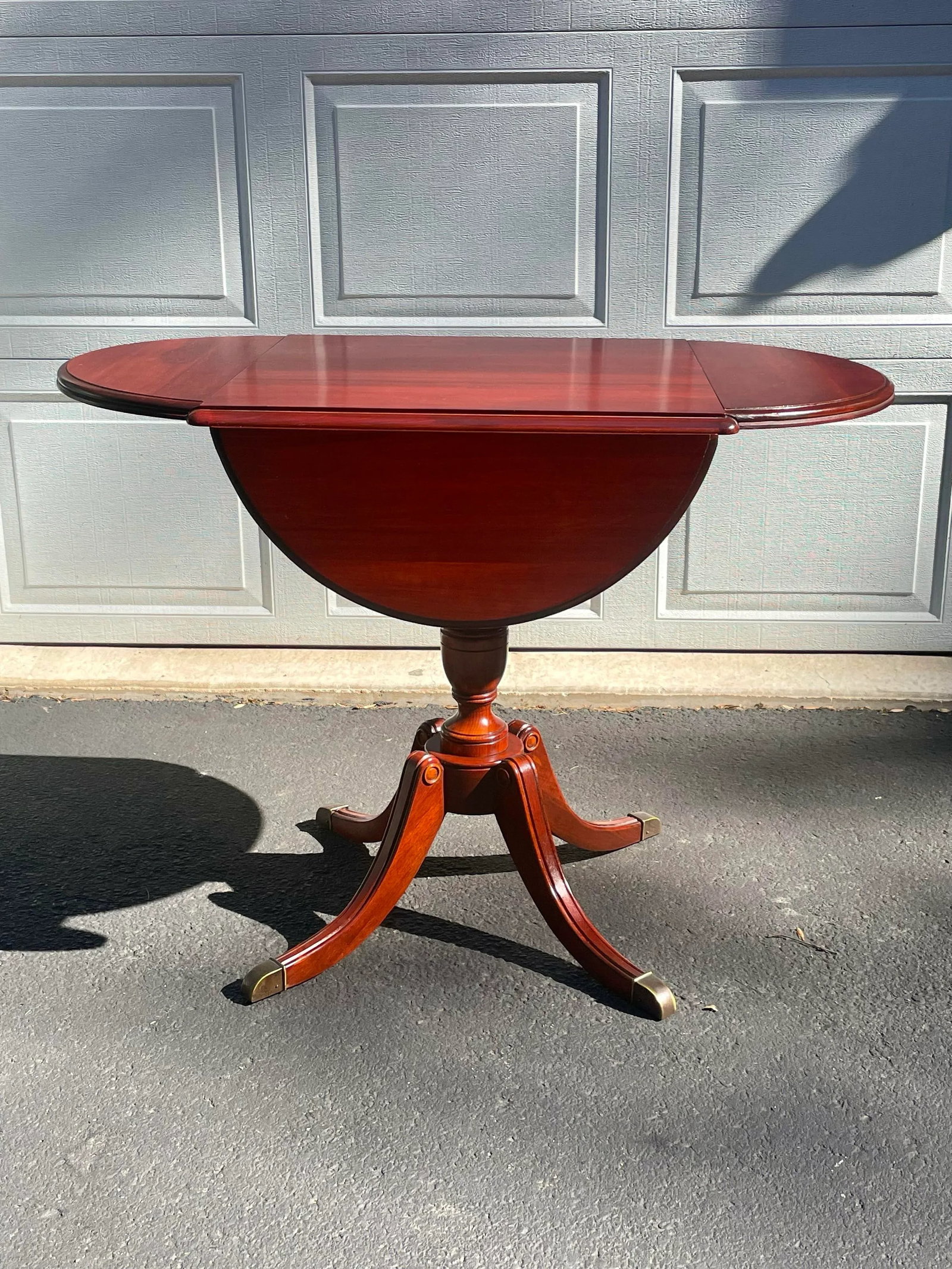 Vintage Mahogany Cloverleaf Pembroke Table - 5