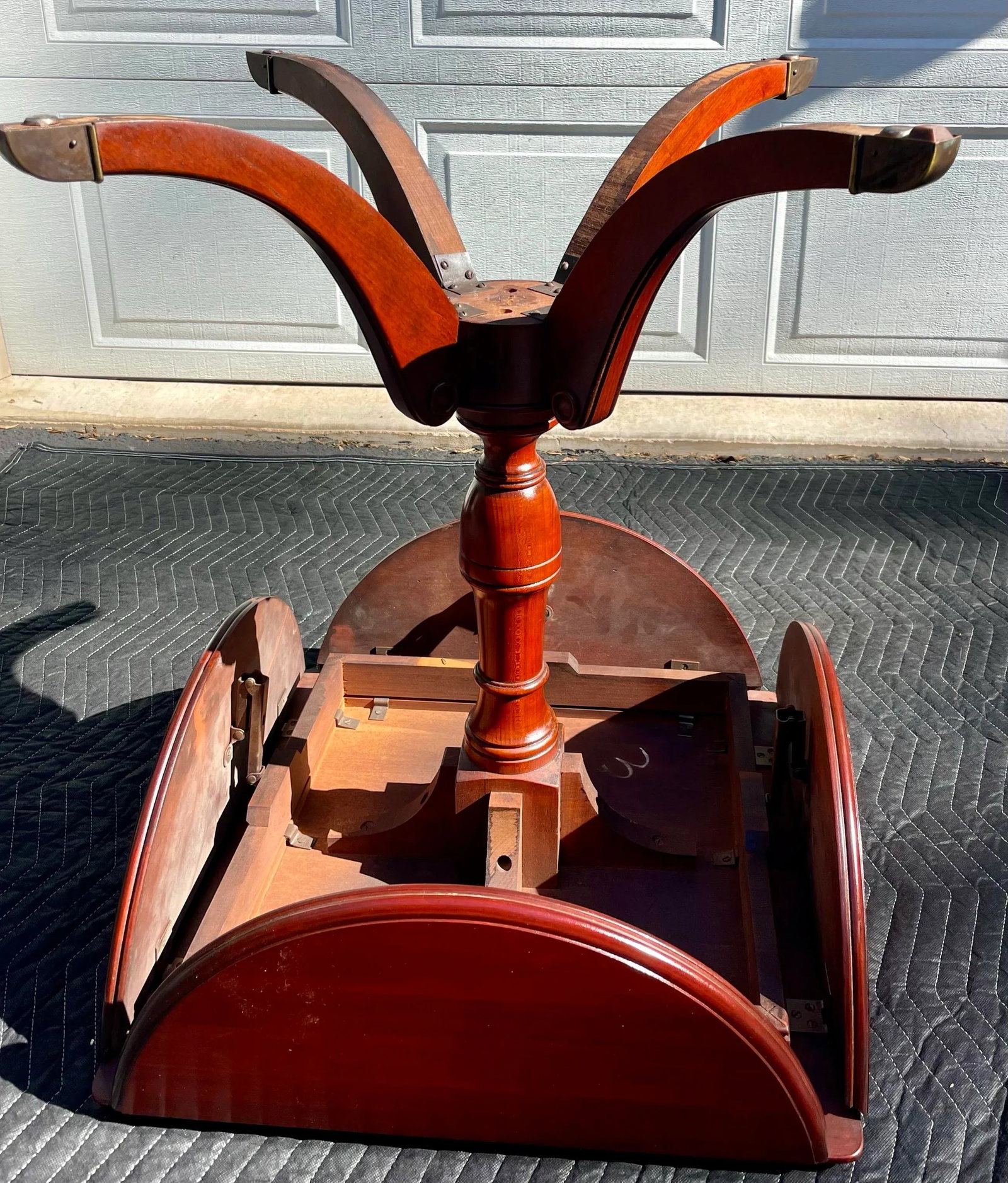 Vintage Mahogany Cloverleaf Pembroke Table - 8