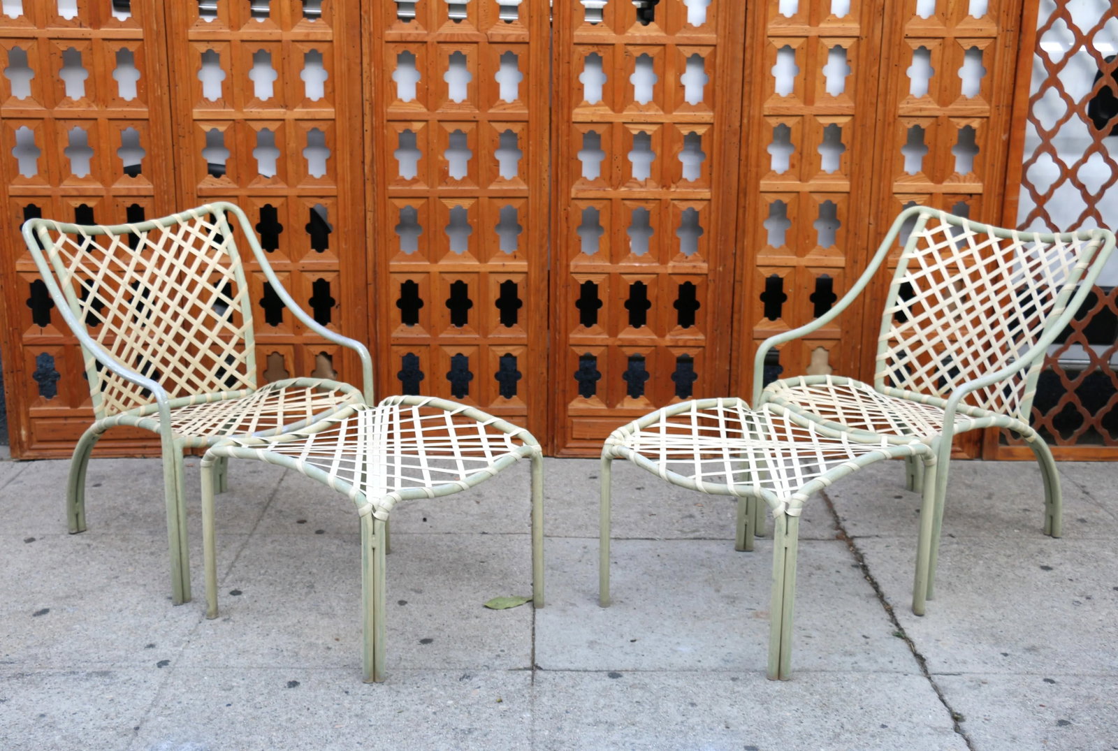 Vintage Set of Four Tamiami Patio Lounge Chairs With Two Ottomans by Brown Jordan - 6