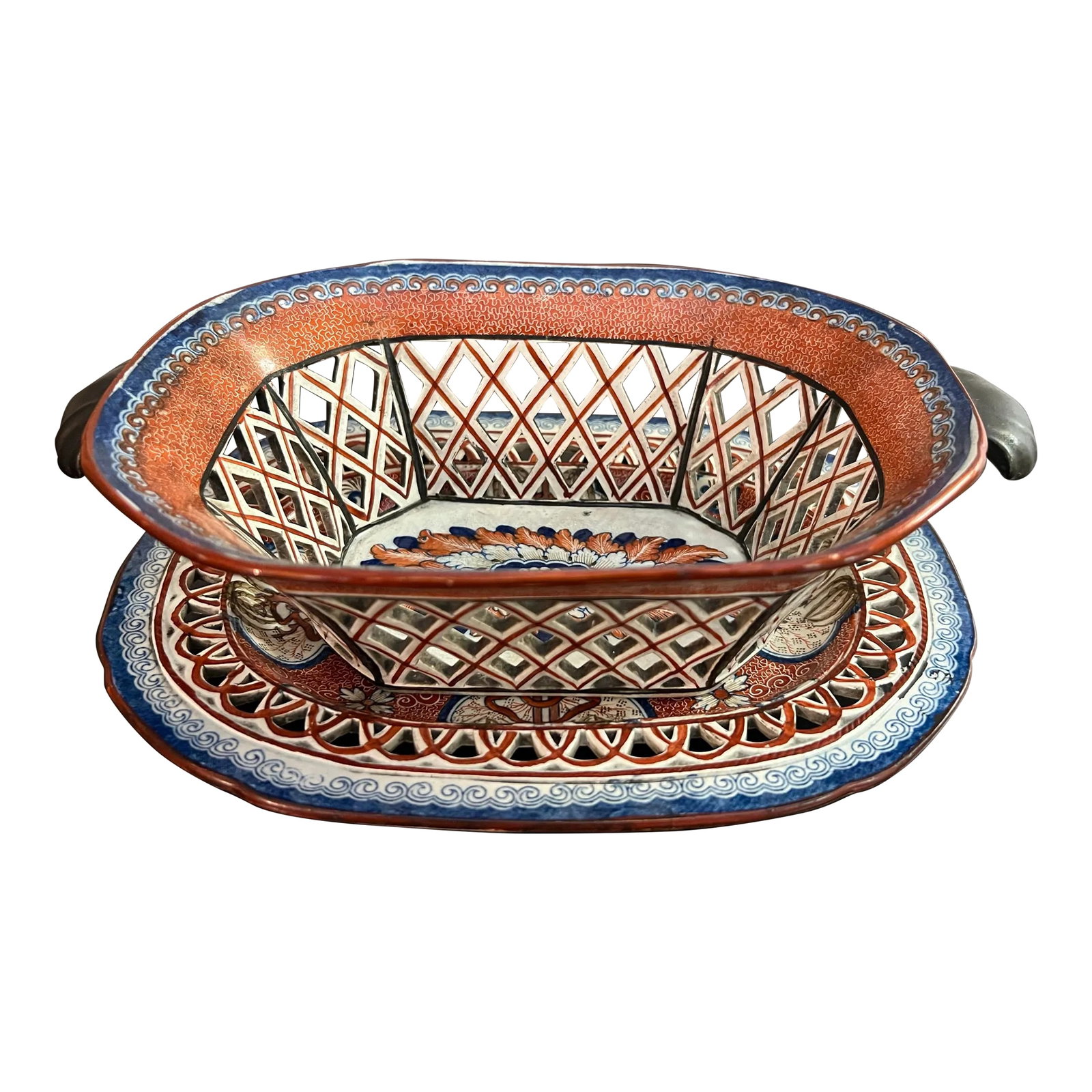 Spode "Dollar" Pattern Variant Pearlware Chestnut Basket and Tray, Circa 1815-1825: Very Rare Spode "Dollar" Pattern Variant Pearlware Chestnut Basket and Tray, Circa 1815-1825 Attributed to Spode Pottery. Founded by Josiah Spode in 1776 on High Street (Church Str) Stoke-on-Trent,