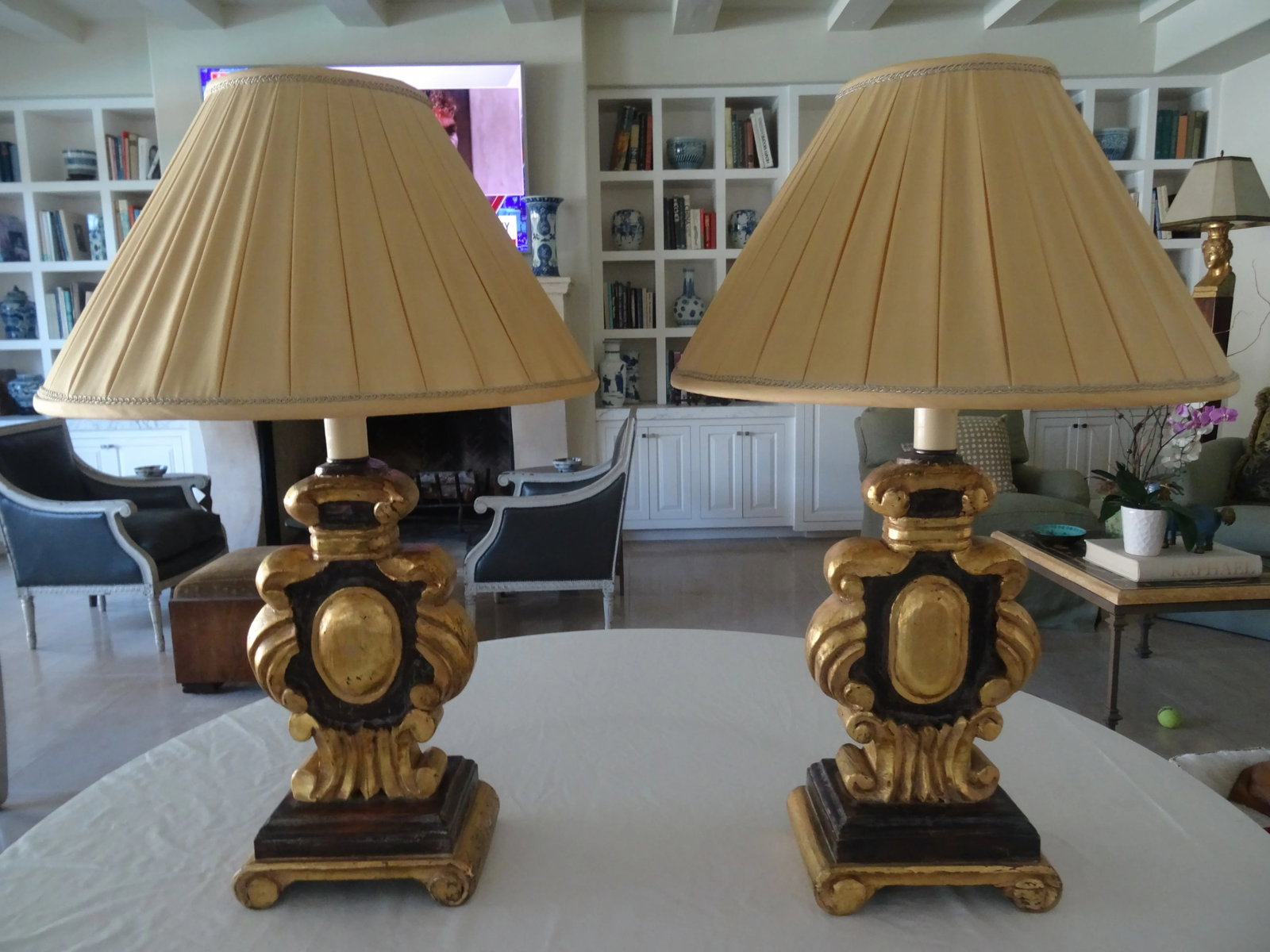 Vintage Italian Carved Wood and Parcel Gilt Lamps - a Pair - 4