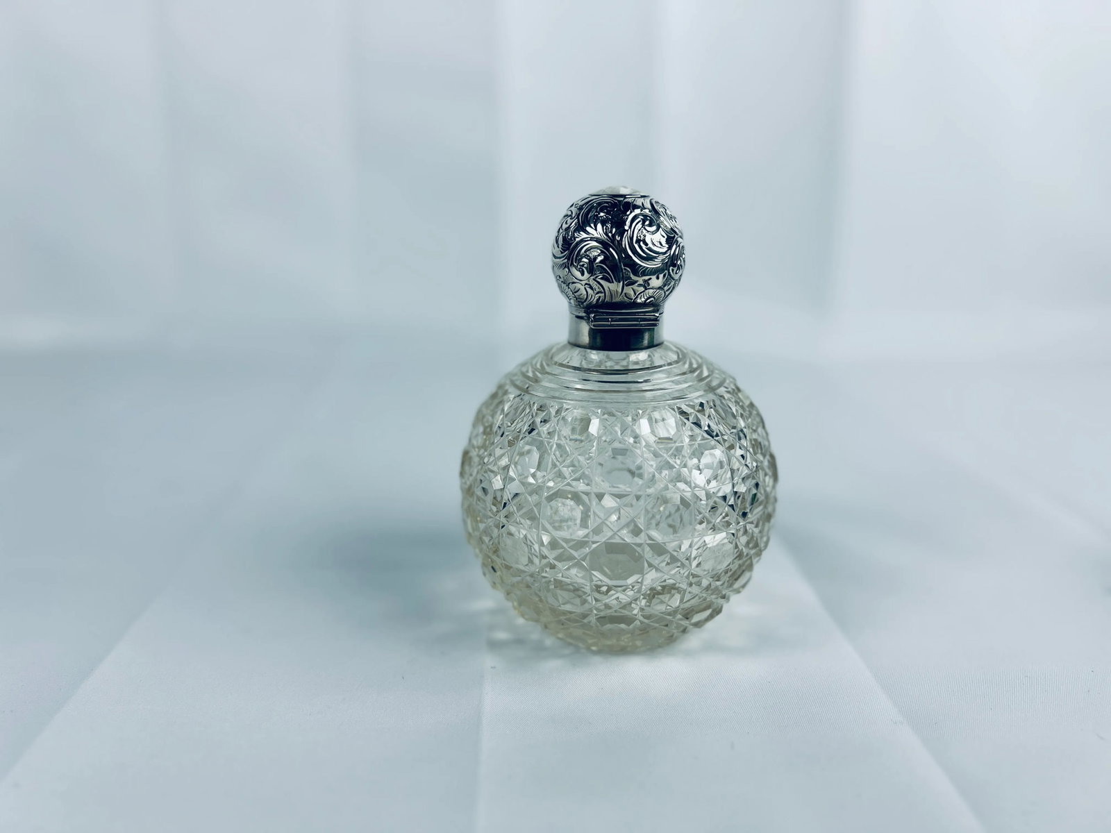 Robert Pringle & Sons Birmingham Sterling Silver & Cut Glass Perfume Bottle C. 1904 - 5