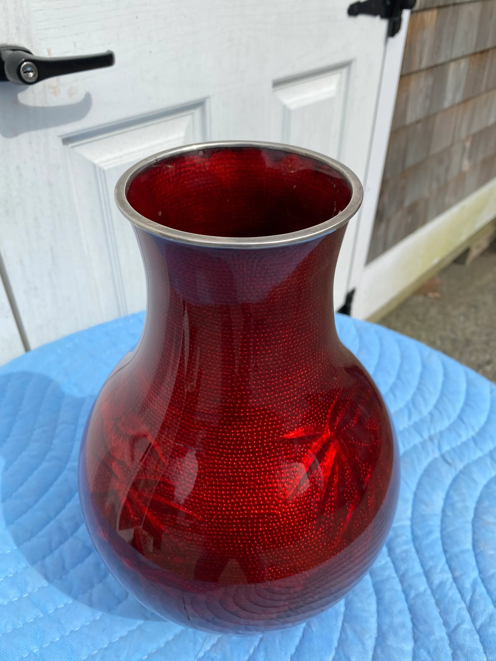 Early 20th Century Red Japanese Cloisonné Vase (Signed) - 7