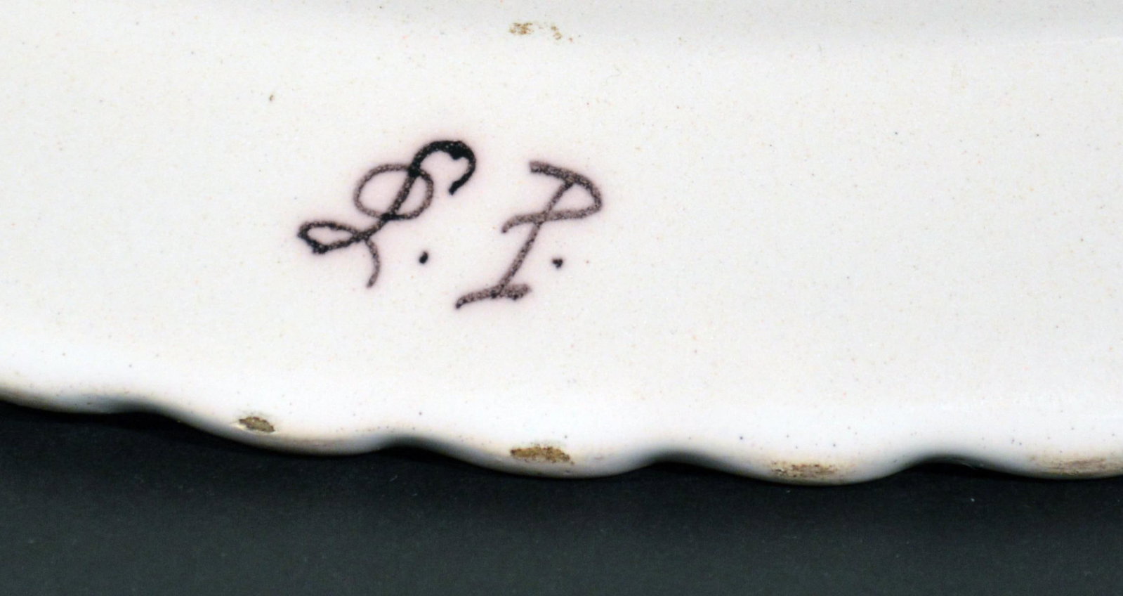 French Faience Massive Shallow Basin in the Style of Moustiers, Edme Samson Et Cie, Paris - 2