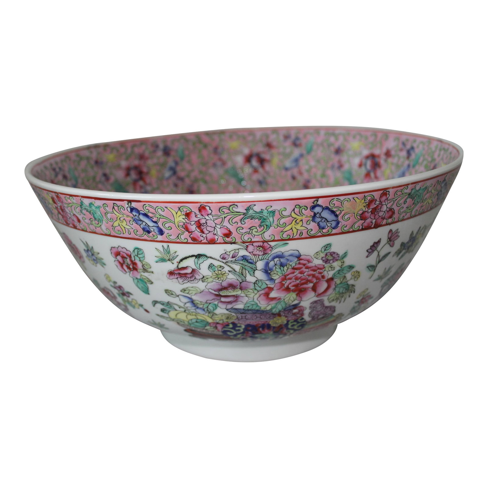 Vintage Chinese Famille Rose Porcelain Bowl, White & Pink Base With Floral Accents and Bottom Markin: Vintage Chinese Famille Rose Porcelain Bowl – White & Pink Base with Floral Accents and Bottom Marking Bring a touch of timeless elegance to your collection with this exquisite vintage Chinese
