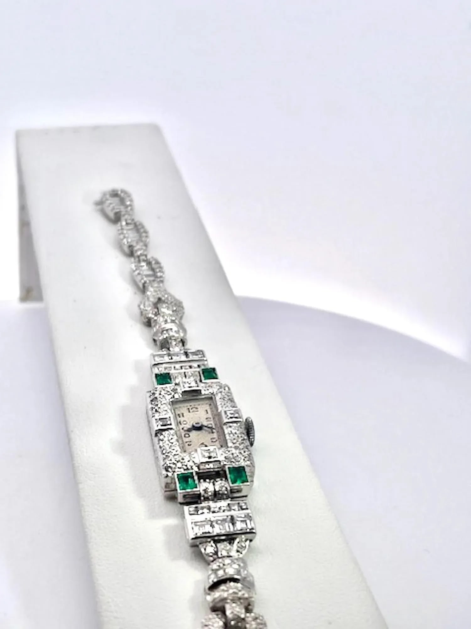 1930s Deco Diamond Emerald Ladies Wristwatch - 6