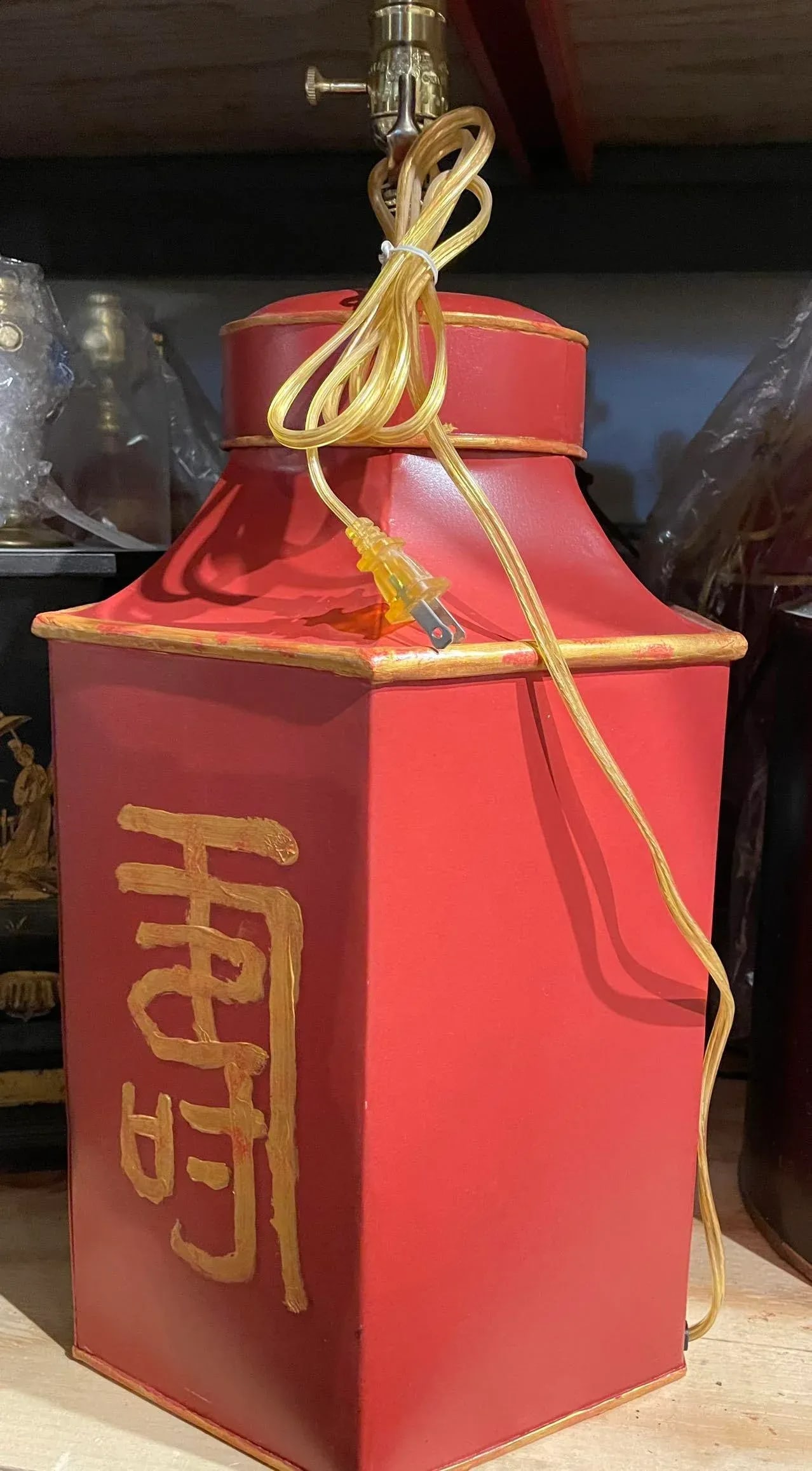 Late 20th Century Vintage Red Painted Chinese Characters Tole Tea Caddy Lamp "No.3" - 9