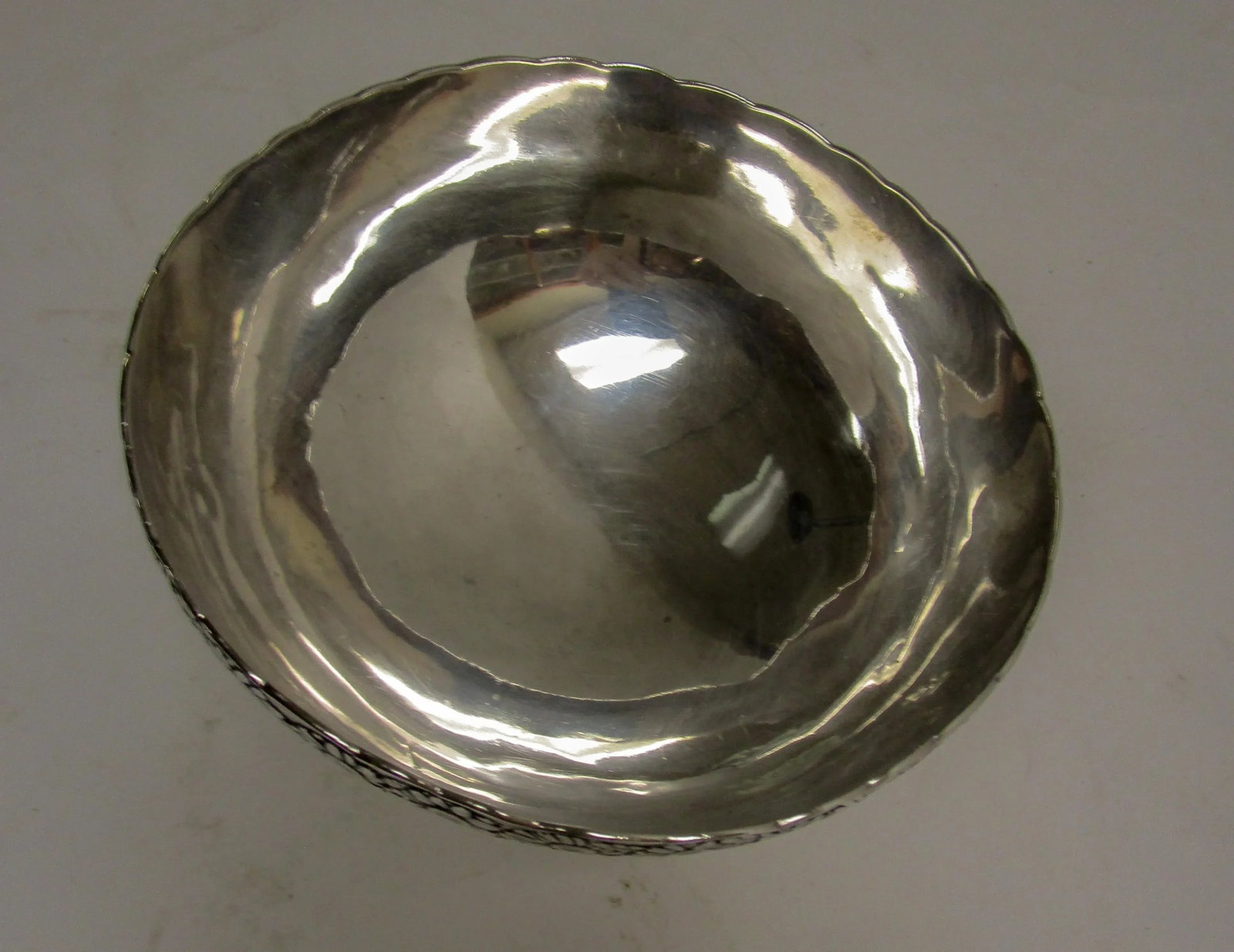 19th Century Signed Tiffany Vine Pattern Sterling Silver Bowl - 4