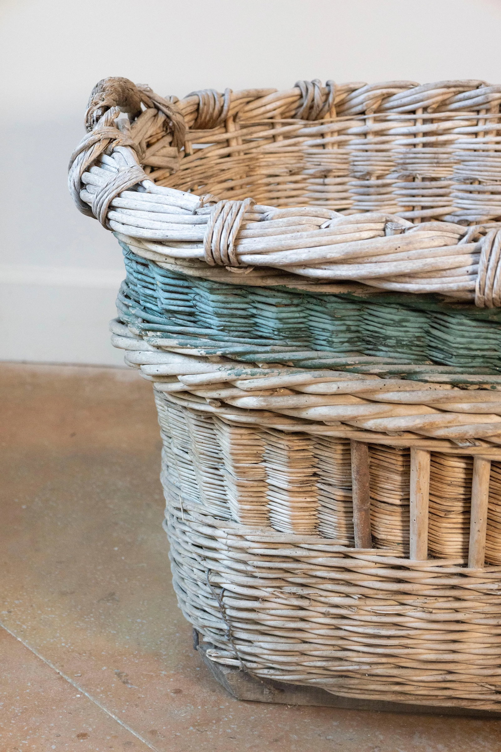 Early 20th Century French Wicker Grape Harvesting Basket - 3