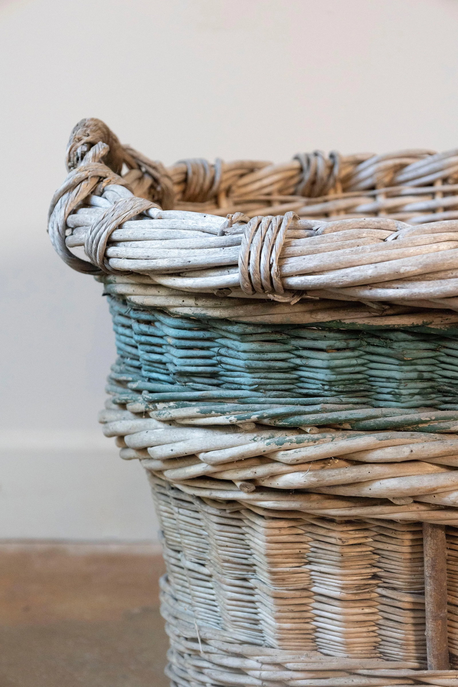 Early 20th Century French Wicker Grape Harvesting Basket - 4