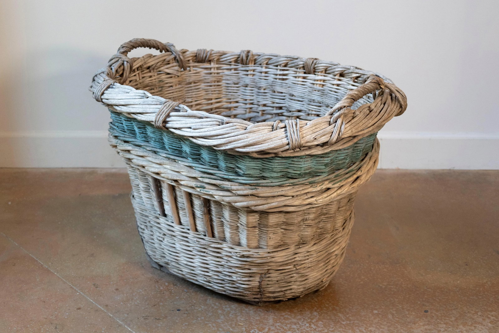 Early 20th Century French Wicker Grape Harvesting Basket - 5