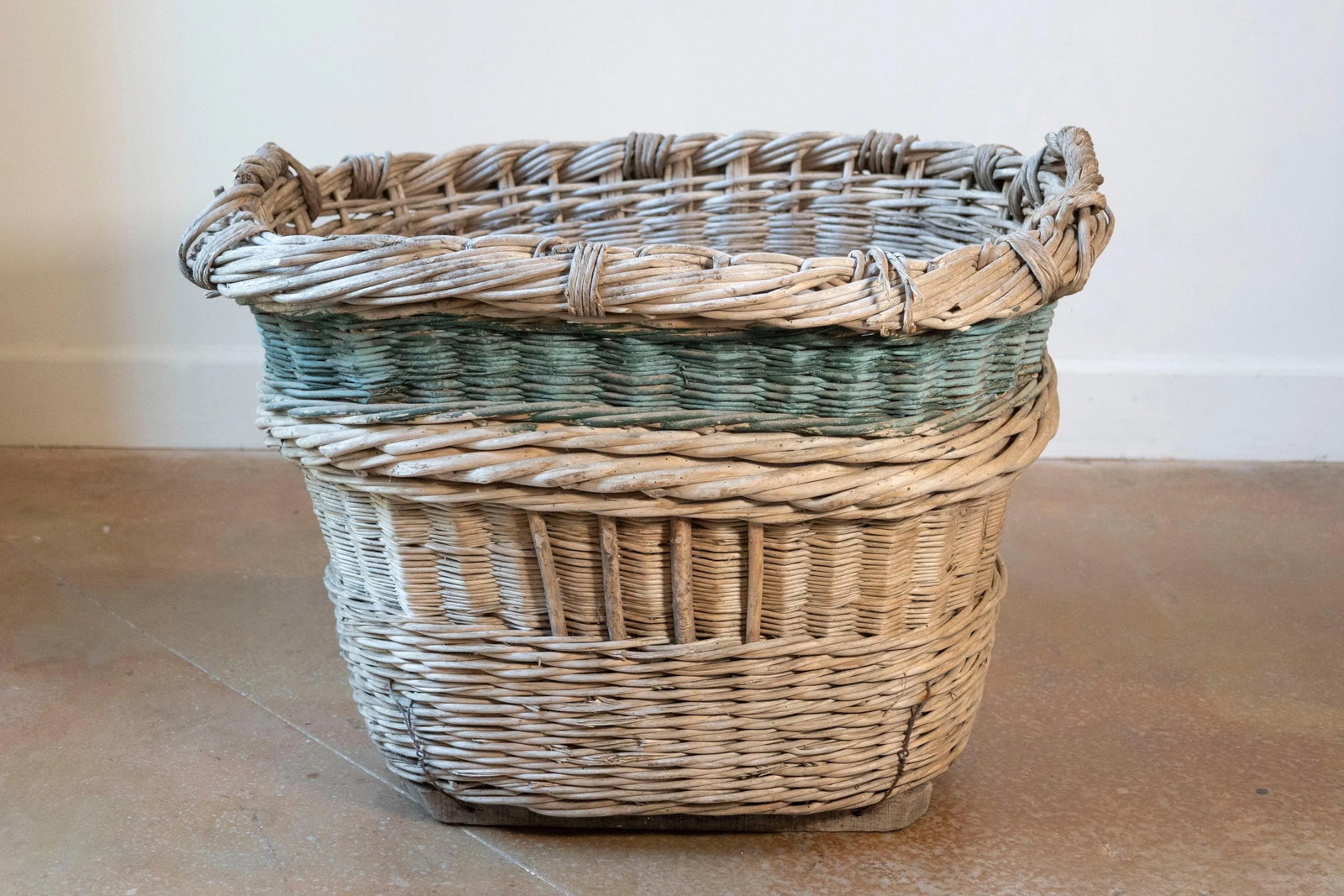 Early 20th Century French Wicker Grape Harvesting Basket - 8