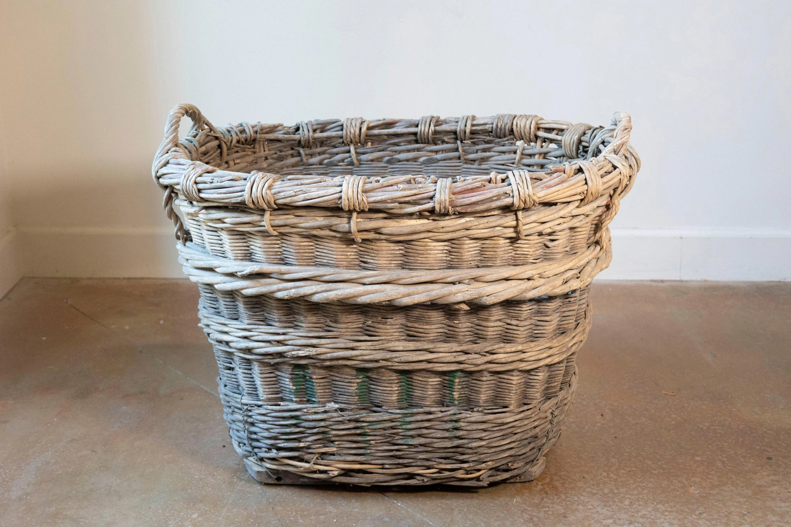 Early 20th Century French Wicker Grape Harvesting Basket - 5