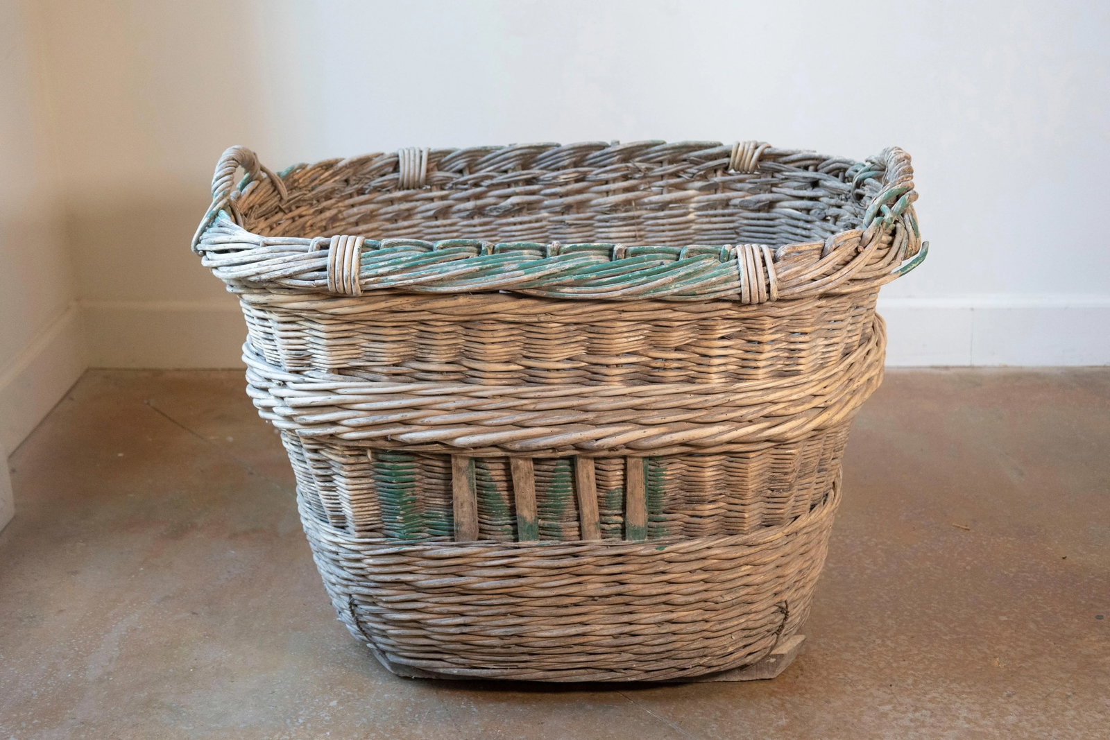Early 20th Century French Wicker Grape Harvesting Basket - 10