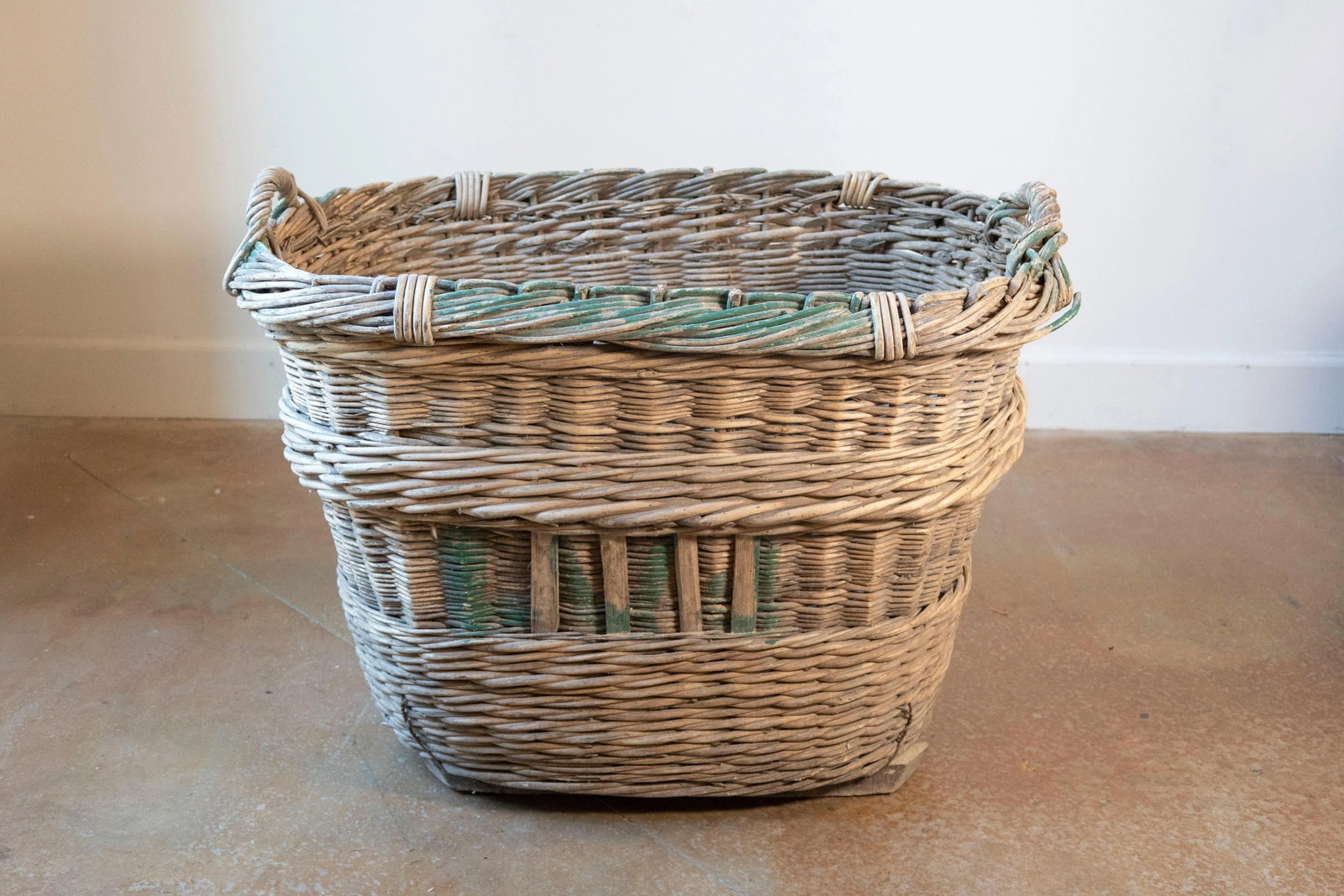 Early 20th Century French Wicker Grape Harvesting Basket - 3