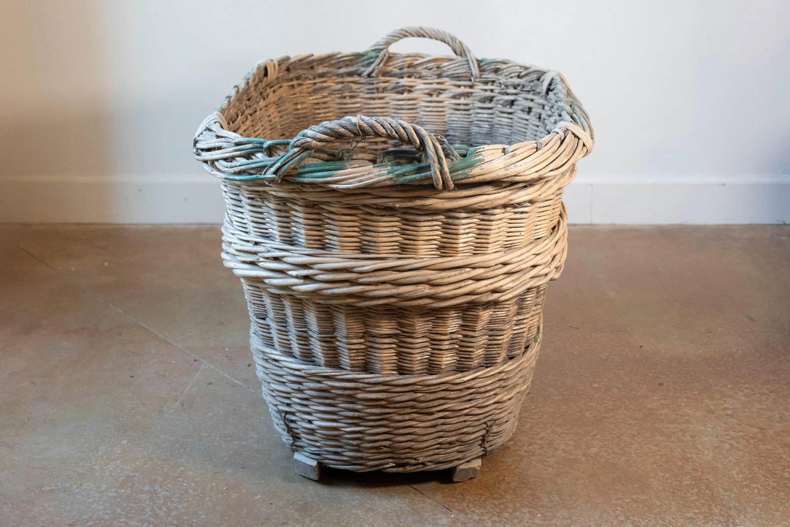 Early 20th Century French Wicker Grape Harvesting Basket - 5