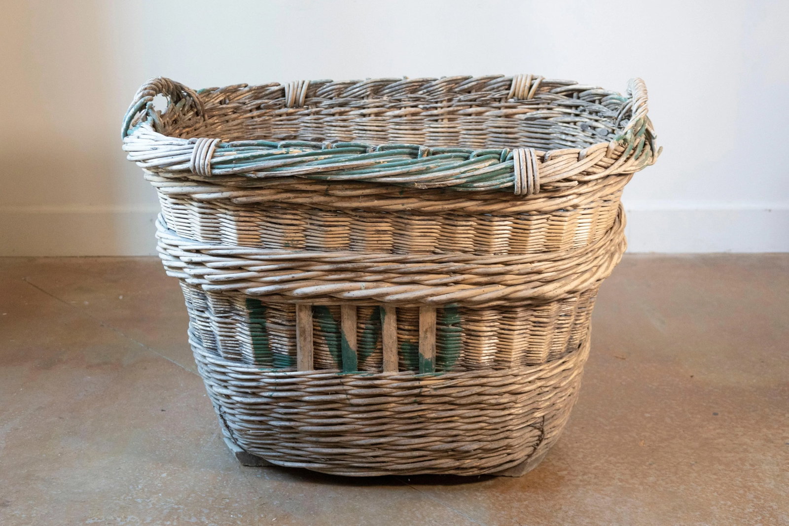 Early 20th Century French Wicker Grape Harvesting Basket - 6
