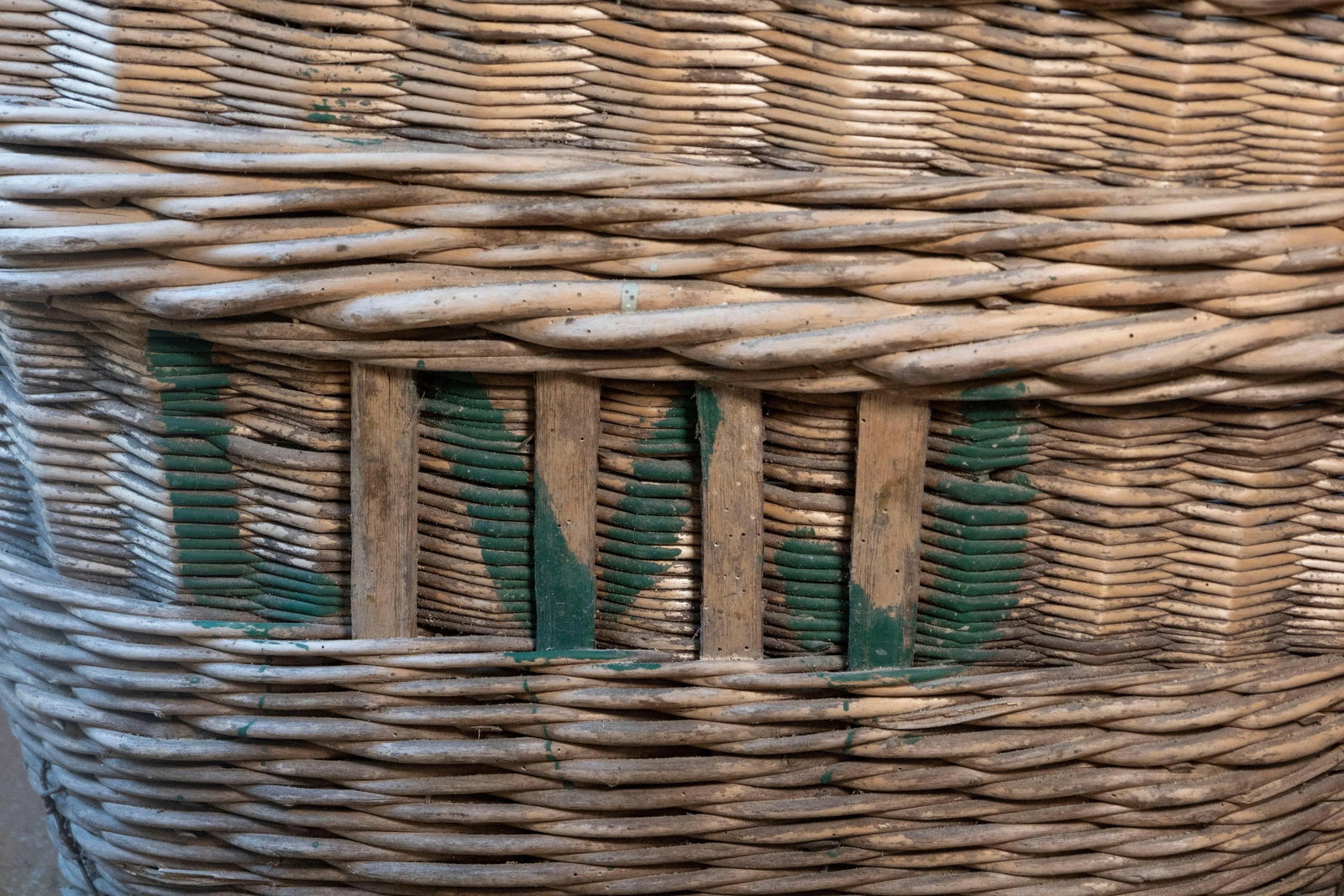 Early 20th Century French Wicker Grape Harvesting Basket - 7