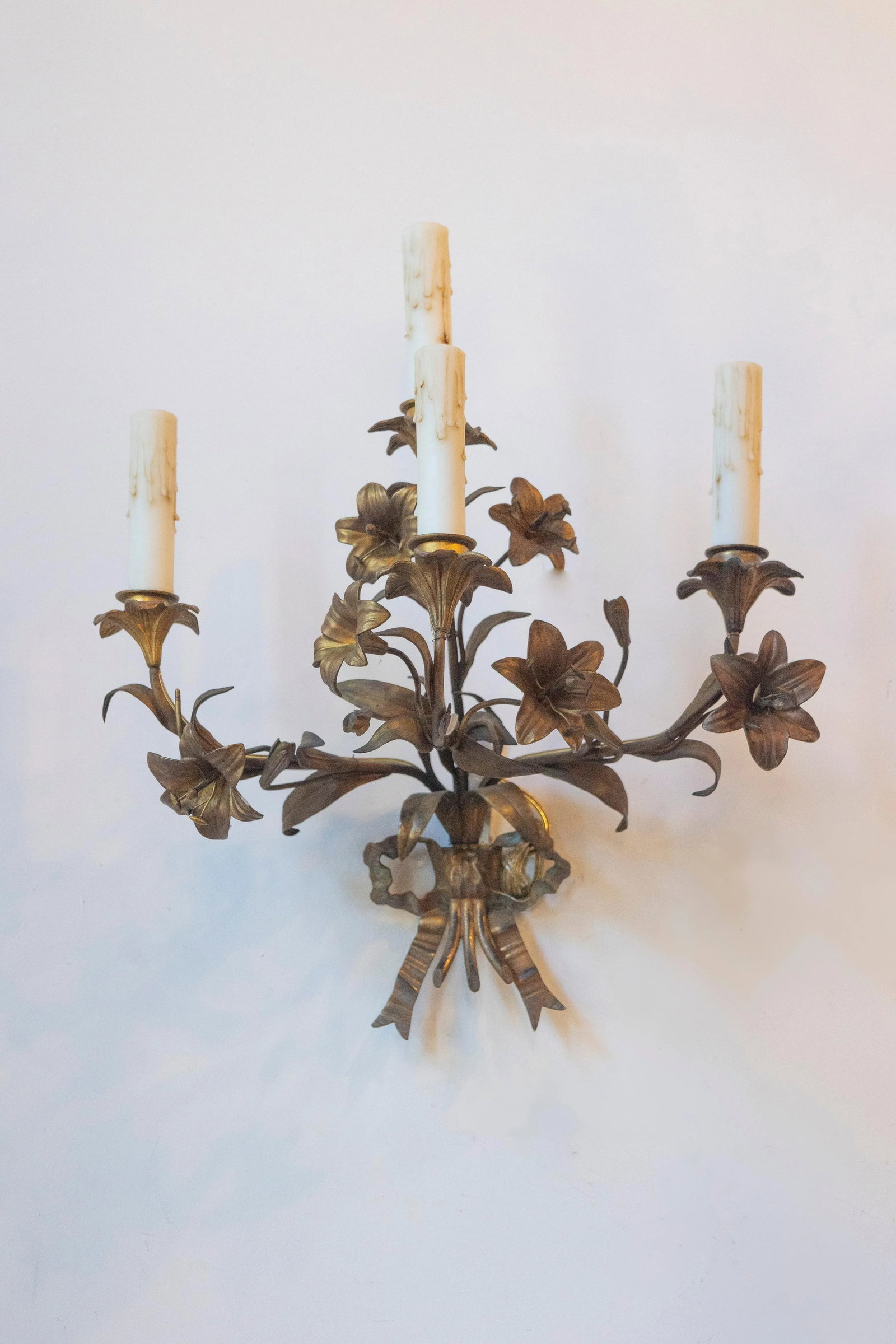 Pair of 20th Century French Gilt TÃ´le Floral Sconces - 2