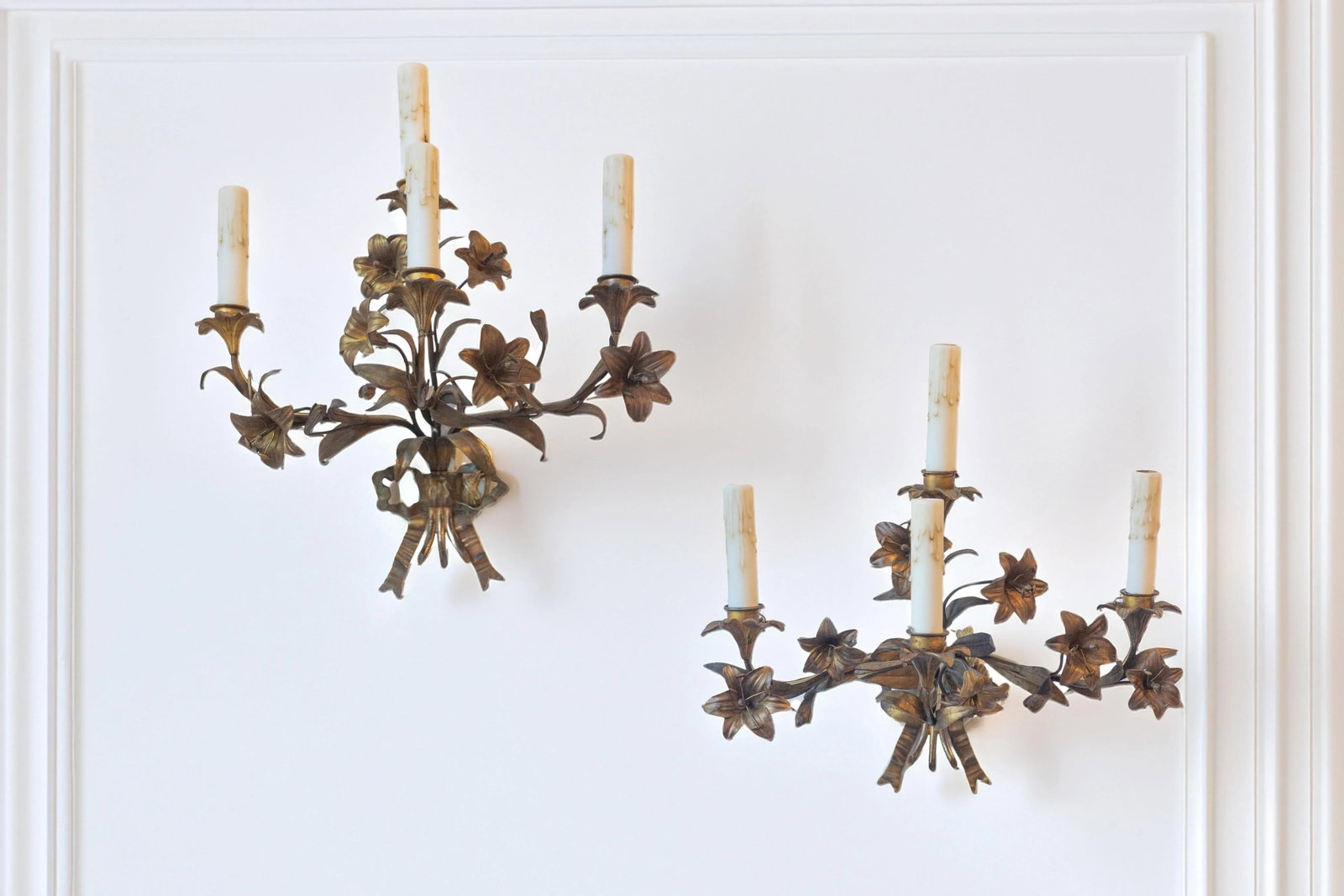 Pair of 20th Century French Gilt TÃ´le Floral Sconces - 3