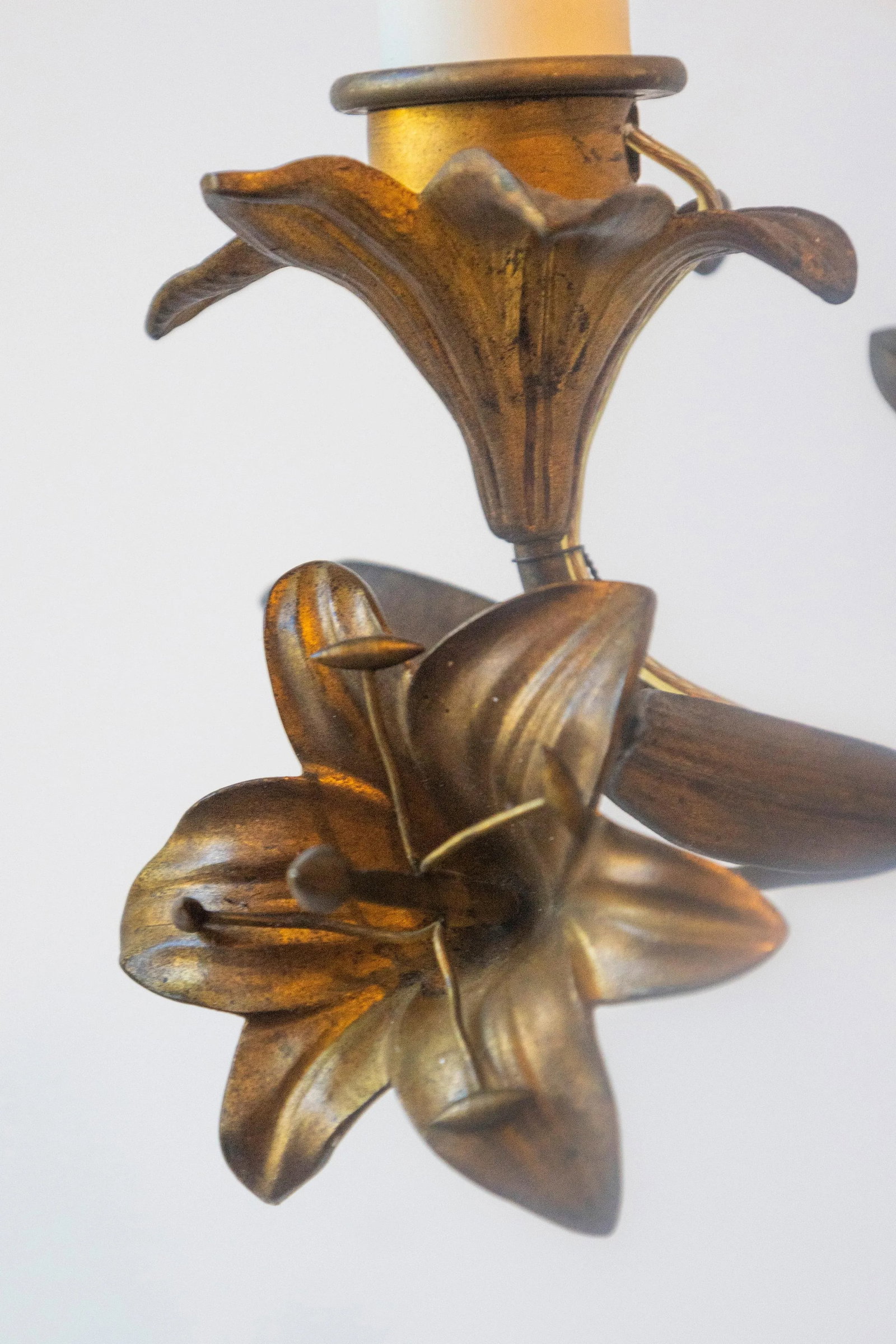 Pair of 20th Century French Gilt TÃ´le Floral Sconces - 4