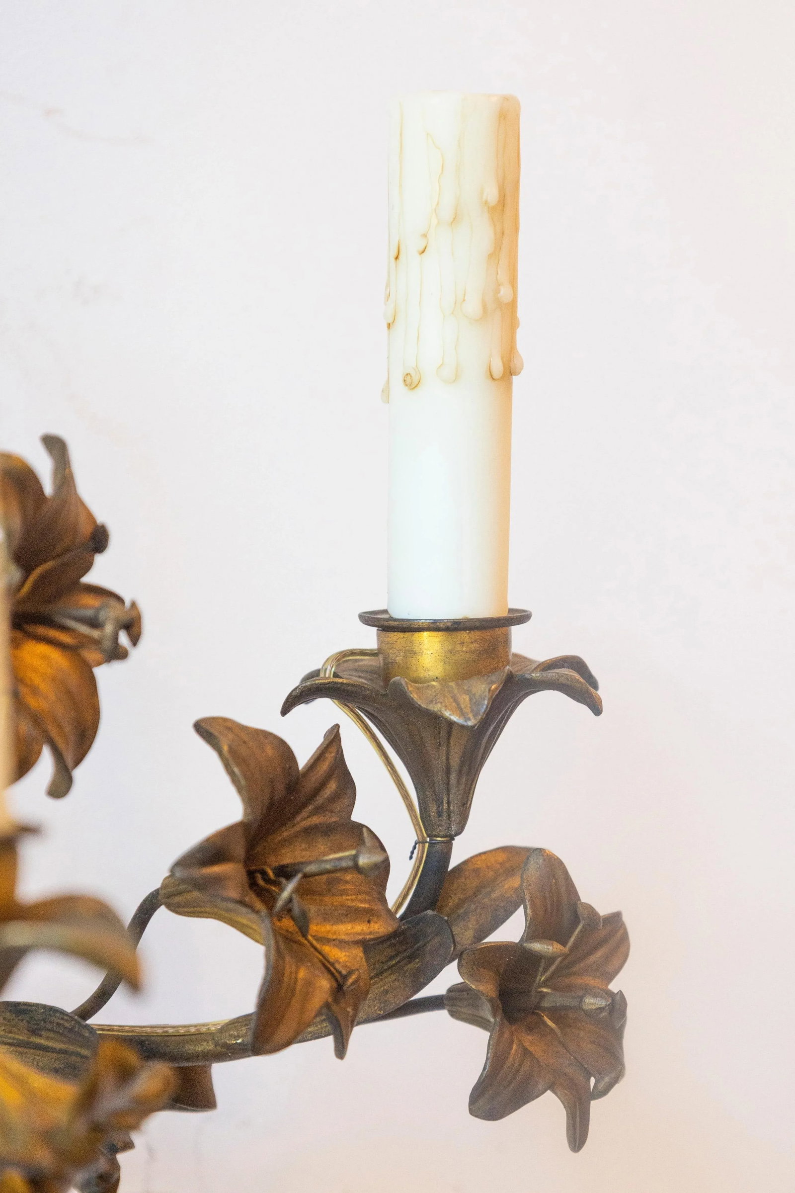 Pair of 20th Century French Gilt TÃ´le Floral Sconces - 5