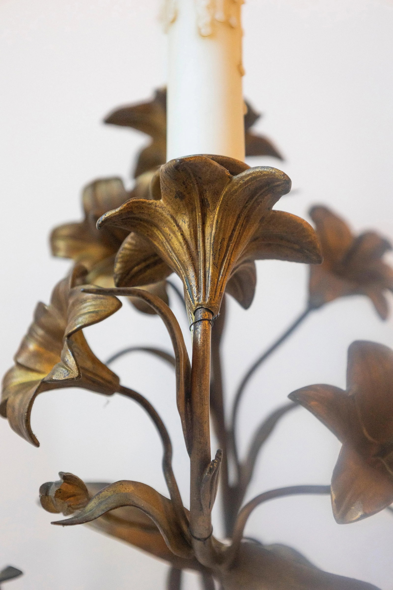 Pair of 20th Century French Gilt TÃ´le Floral Sconces - 6