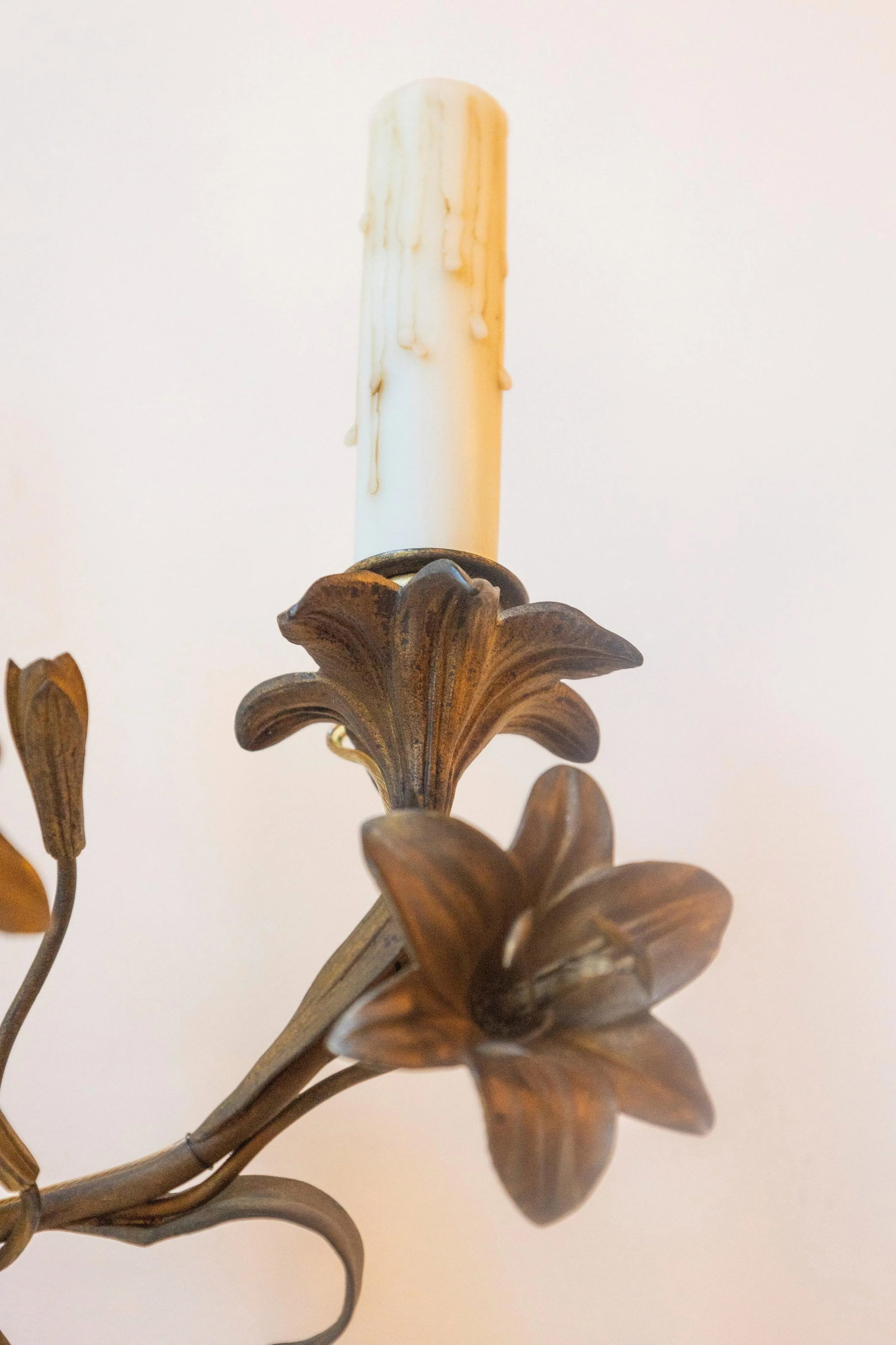 Pair of 20th Century French Gilt TÃ´le Floral Sconces - 7