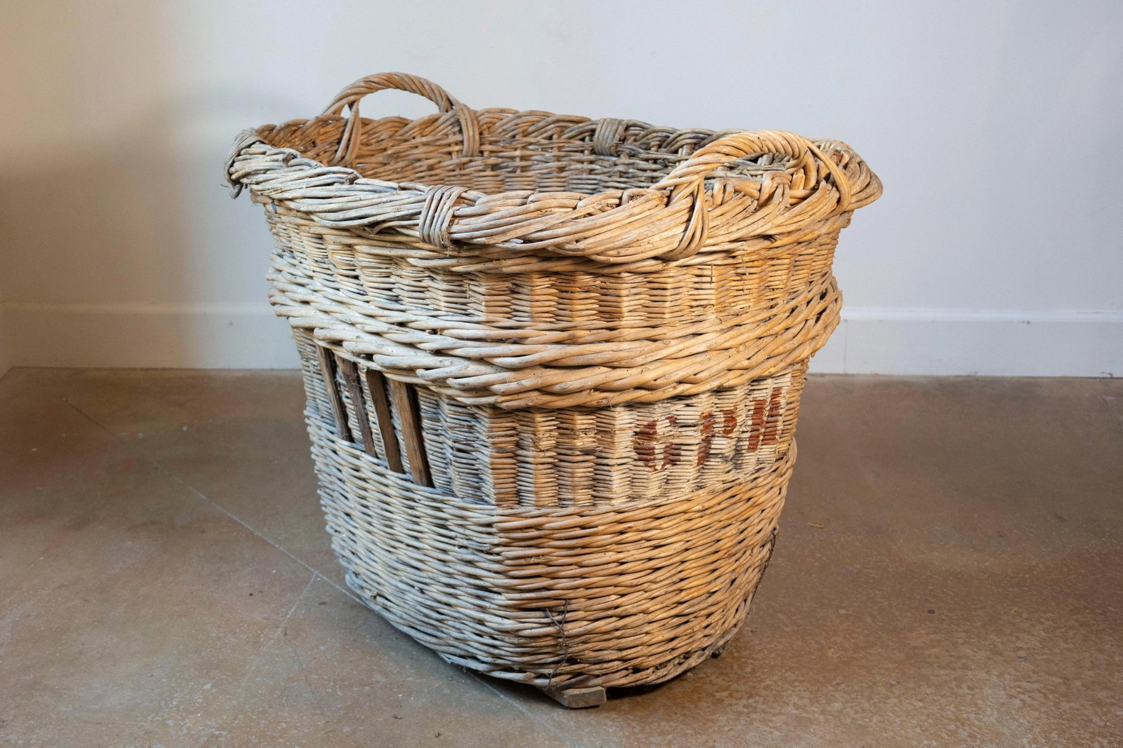 Early 20th Century French Wicker Grape Harvesting Basket - 3