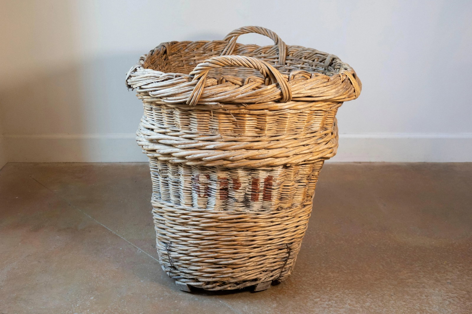 Early 20th Century French Wicker Grape Harvesting Basket - 4