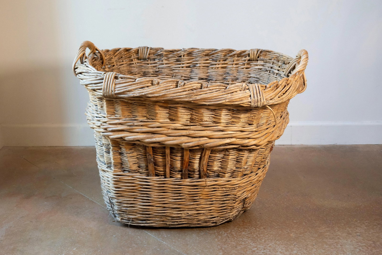 Early 20th Century French Wicker Grape Harvesting Basket - 5