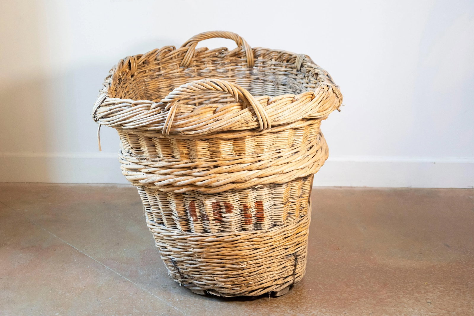 Early 20th Century French Wicker Grape Harvesting Basket - 7