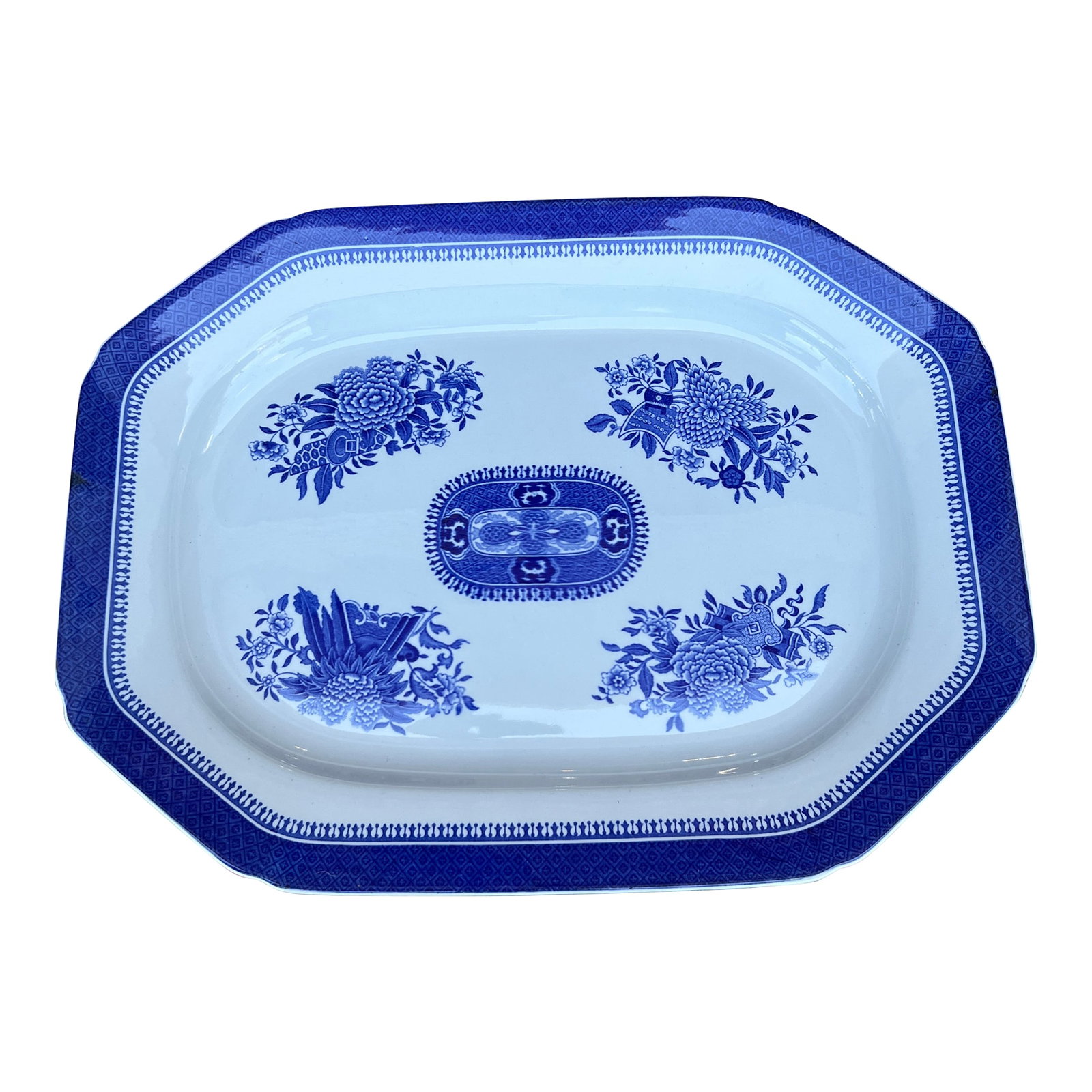 A Copeland Spode Fitzhugh Blue Platter Circa 1960's: A Copeland Spode Fitzhugh Blue Platter Circa 1960's Made in England, circa 1960's Large sized platter, with a combed back. Size: 16 3/4" by 12 3/4" and 1 1/2" tall Condition: Clean condition, no chips