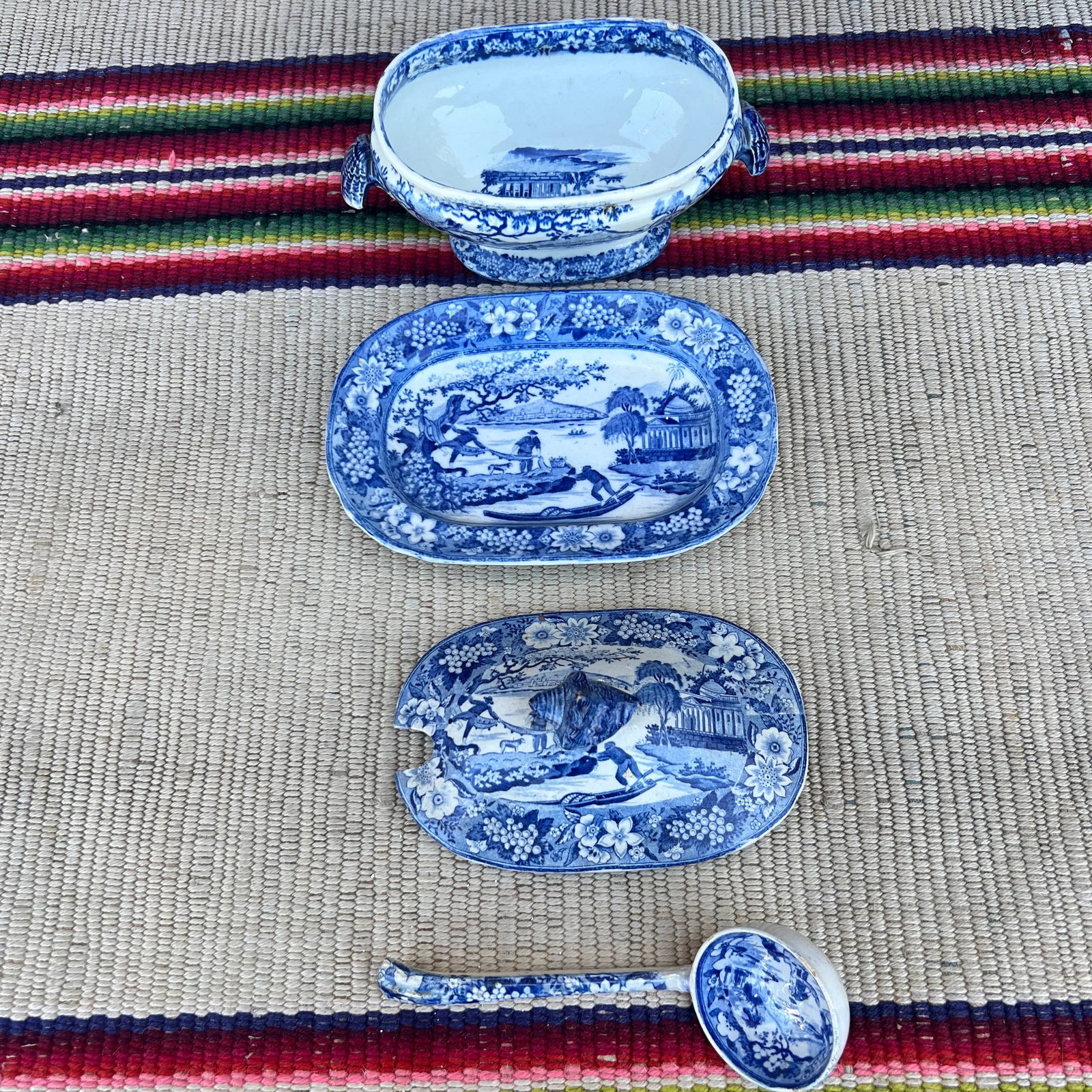 A Antique Pearlware Blue Transfer Decorated Sauce Tureen W/Lid and Tray. Circa 1820's - 4