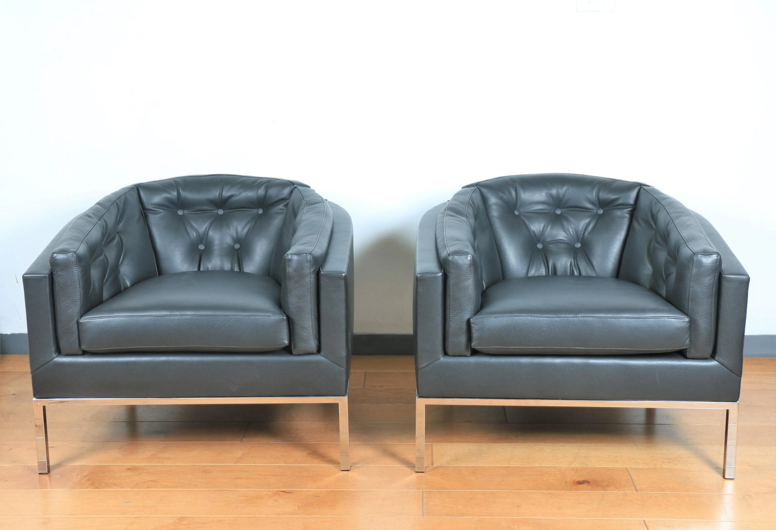 Mid Century Pair of Leather and Steel Lounge Chairs - 10