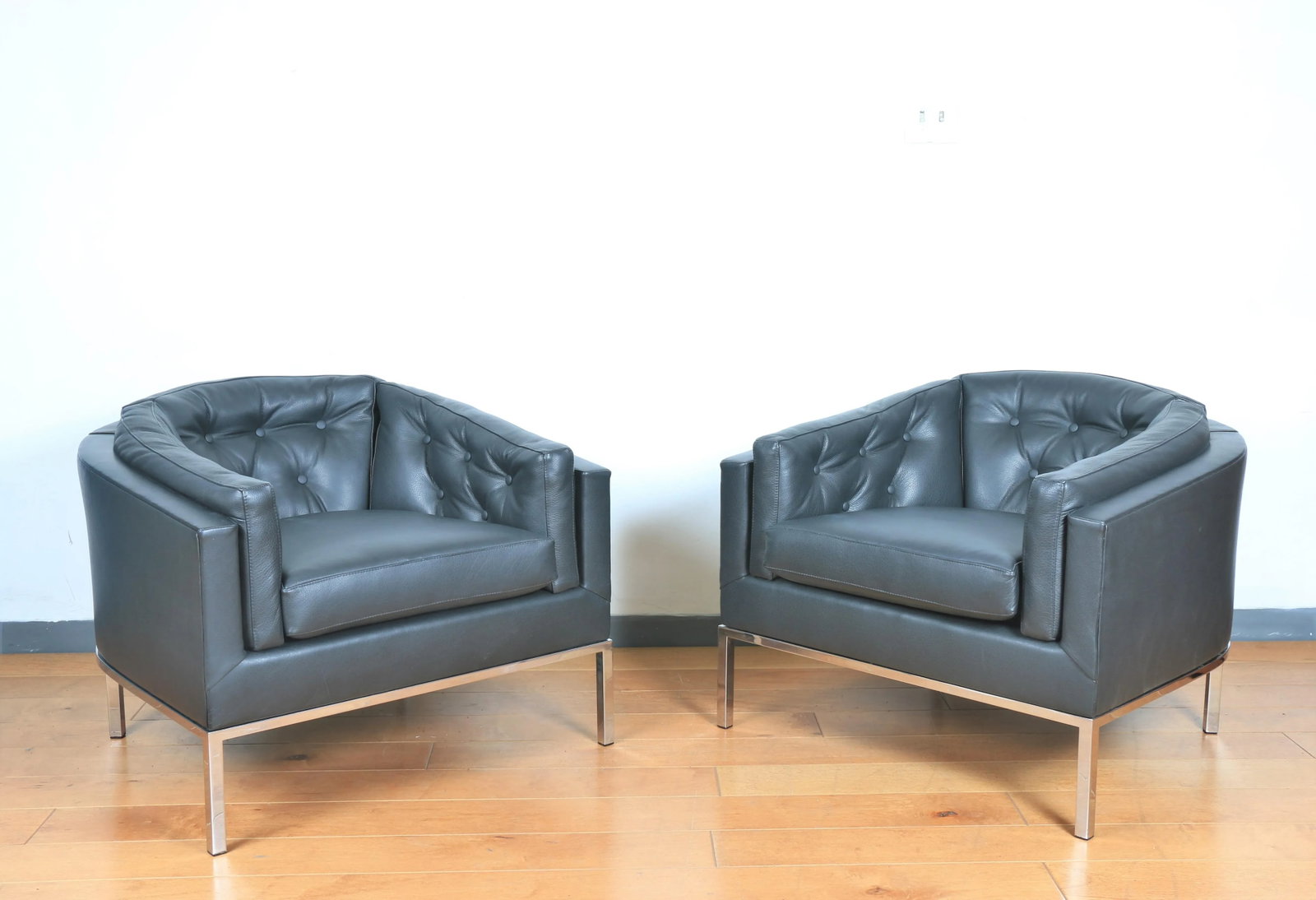Mid Century Pair of Leather and Steel Lounge Chairs - 2