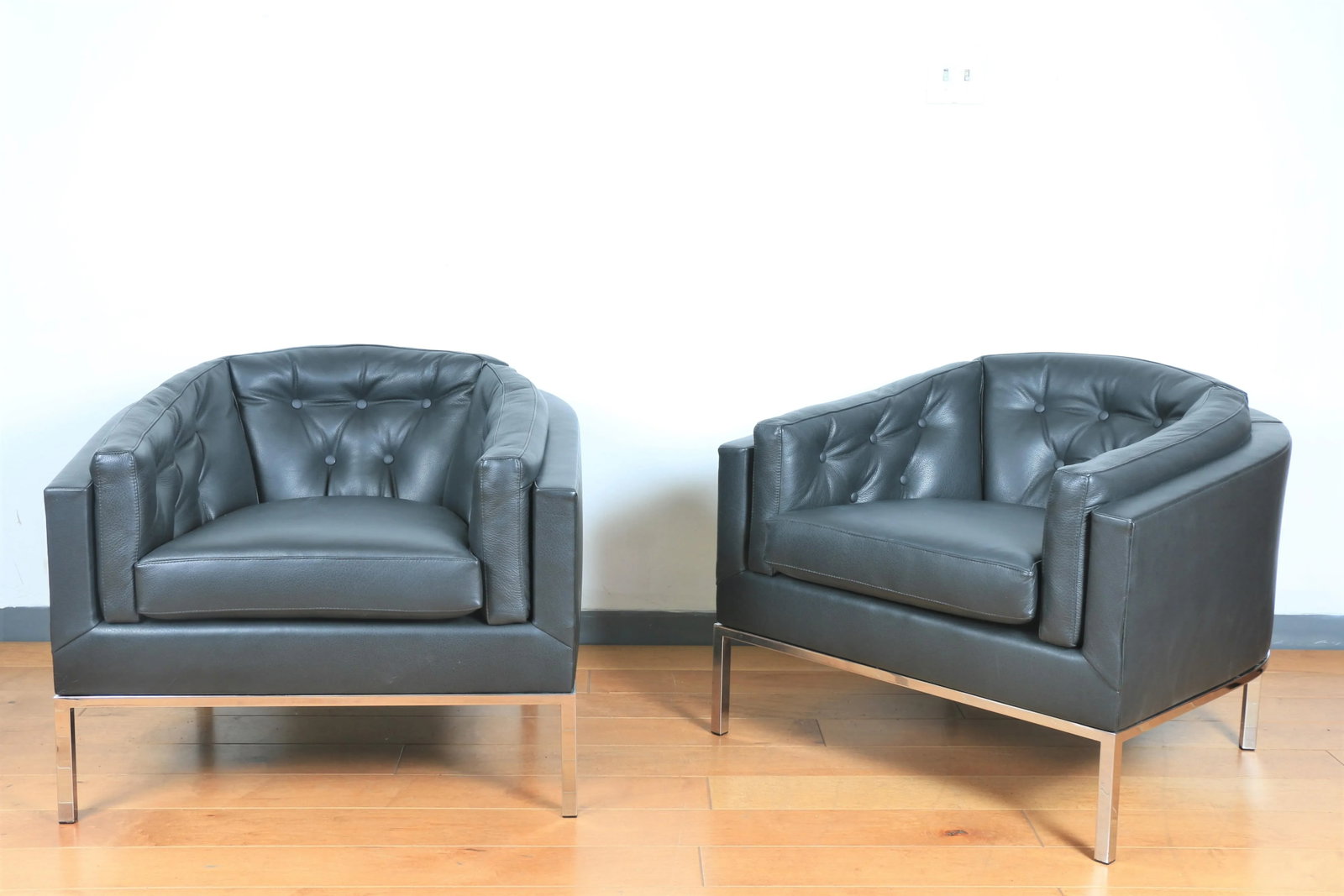 Mid Century Pair of Leather and Steel Lounge Chairs - 3