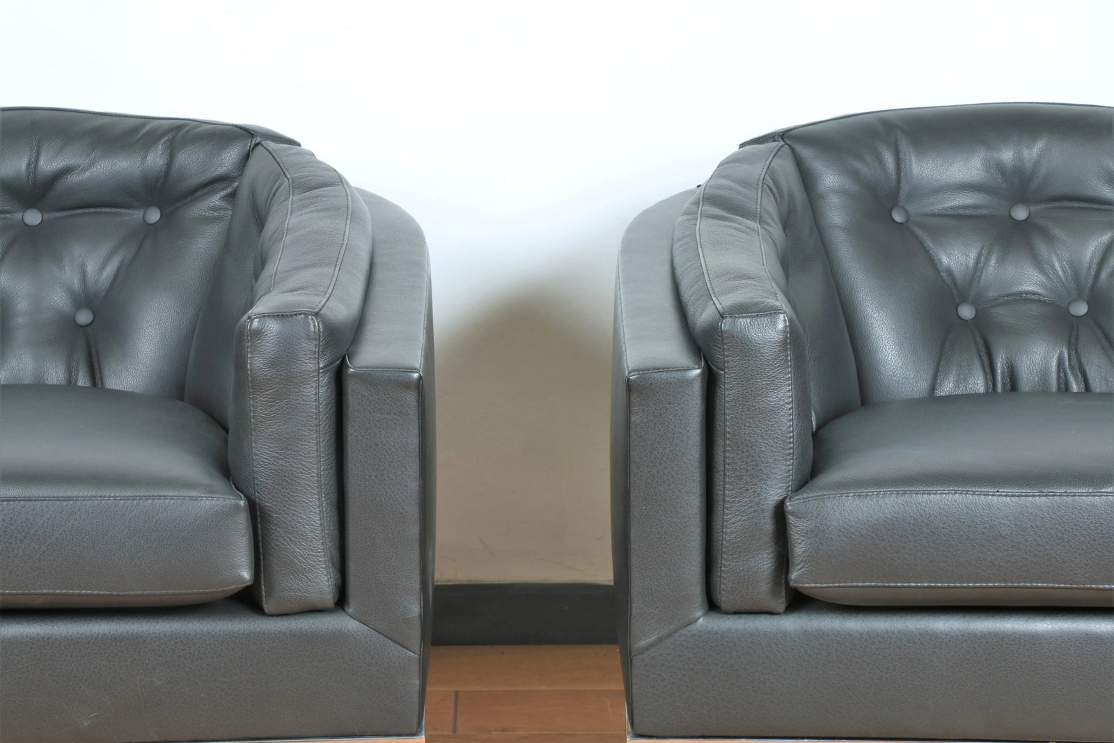 Mid Century Pair of Leather and Steel Lounge Chairs - 4
