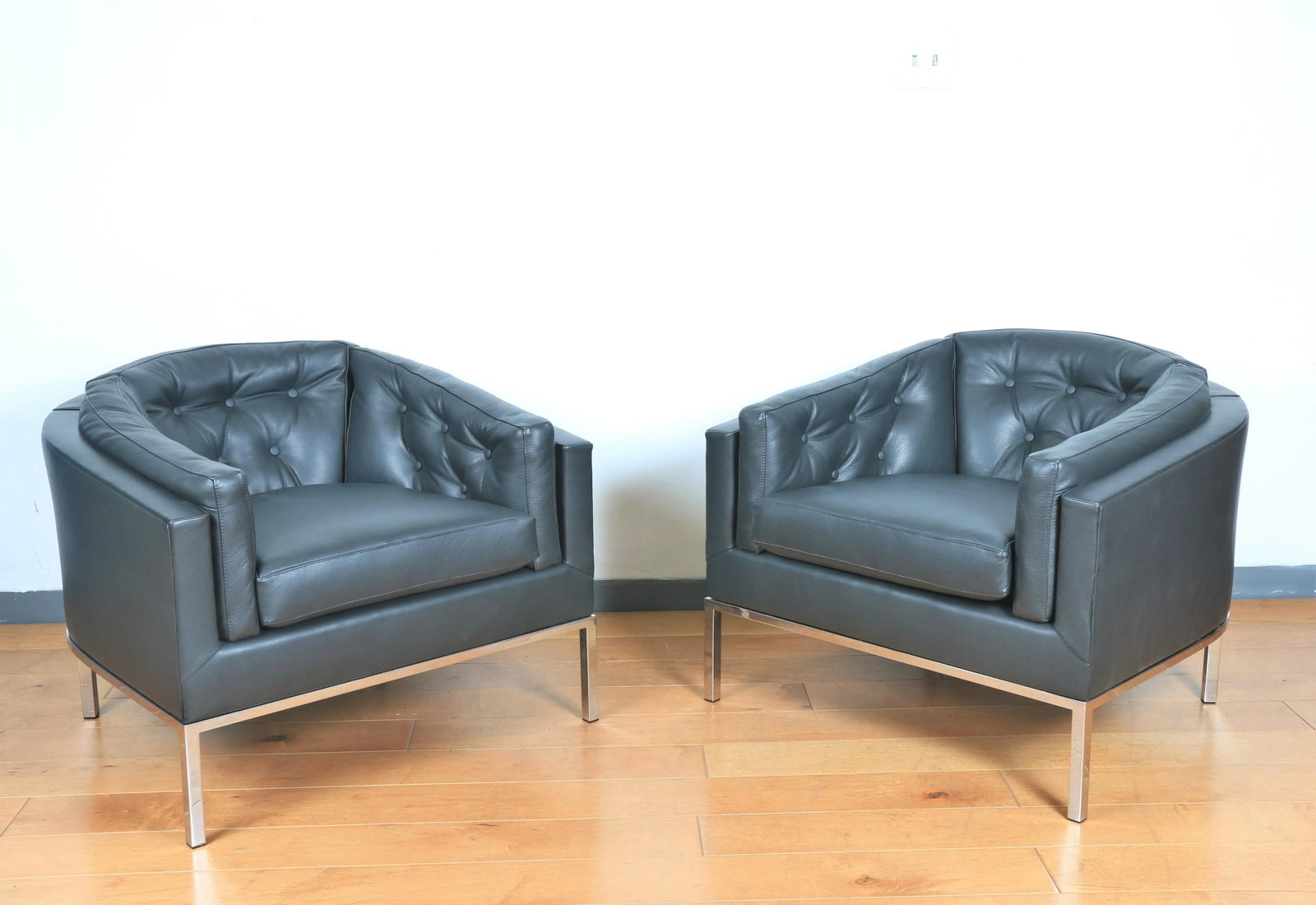 Mid Century Pair of Leather and Steel Lounge Chairs - 5
