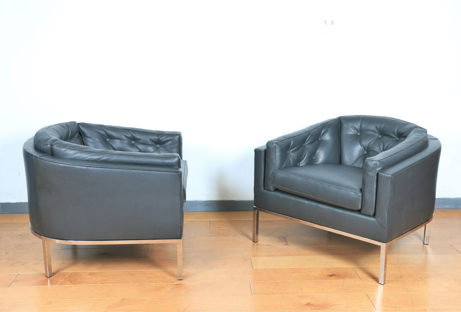 Mid Century Pair of Leather and Steel Lounge Chairs - 6