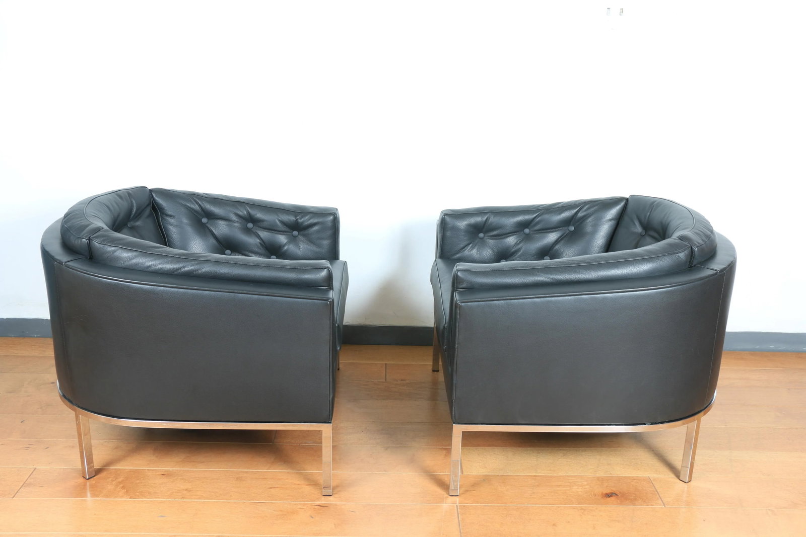 Mid Century Pair of Leather and Steel Lounge Chairs - 7