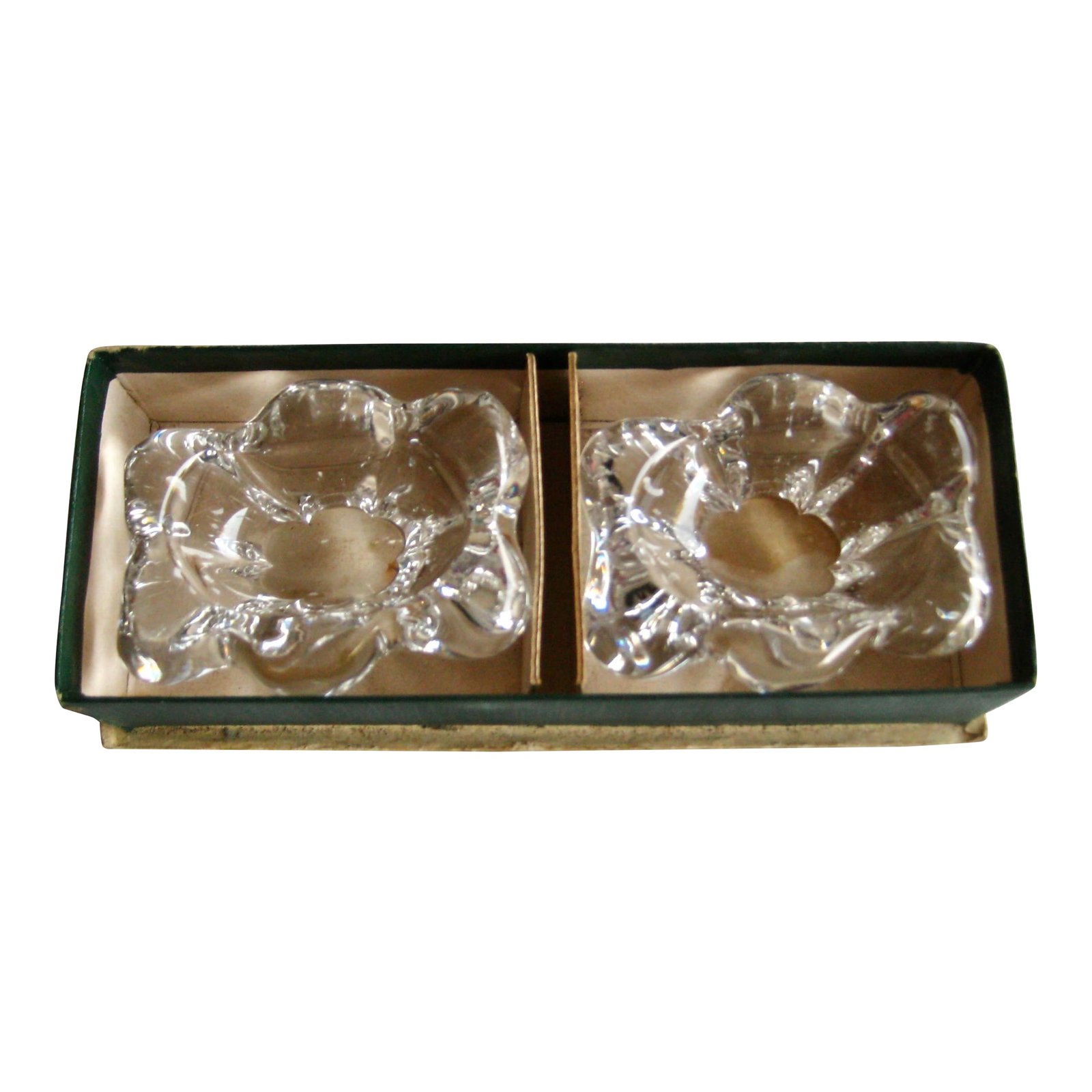 1920s French Mdi -Century- Modern Daum Crystal Salt and Pepper Set: This lovely salt and pepper was made by the prestigious brand Daum, famous for extraordinary glass art and crystal ,this set is from circa 1960 and present like it was in fashion very simple and