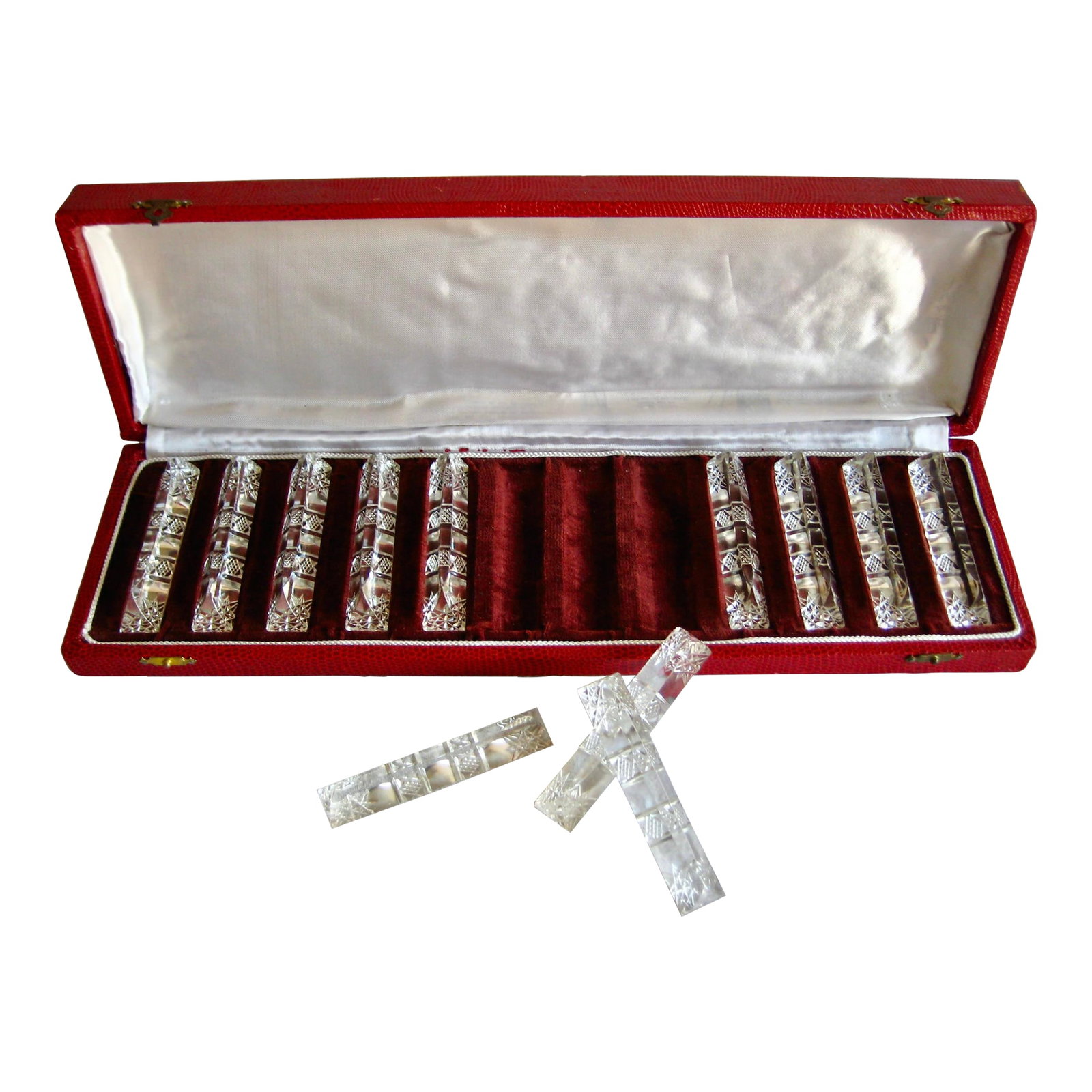 1960s French Cut Crystal Baccarat Style Knife Rest Set of Twelve: A classic in the art of design a table , this lovely set in cut crystal is for sure an asset , in the original box you will find twelve piece of obviously quality crystal , the design cut underneath