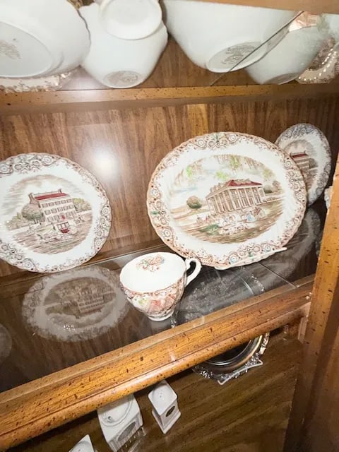 1960s Johnson Brothers Heritage Hall Set - 8 Pieces - 10