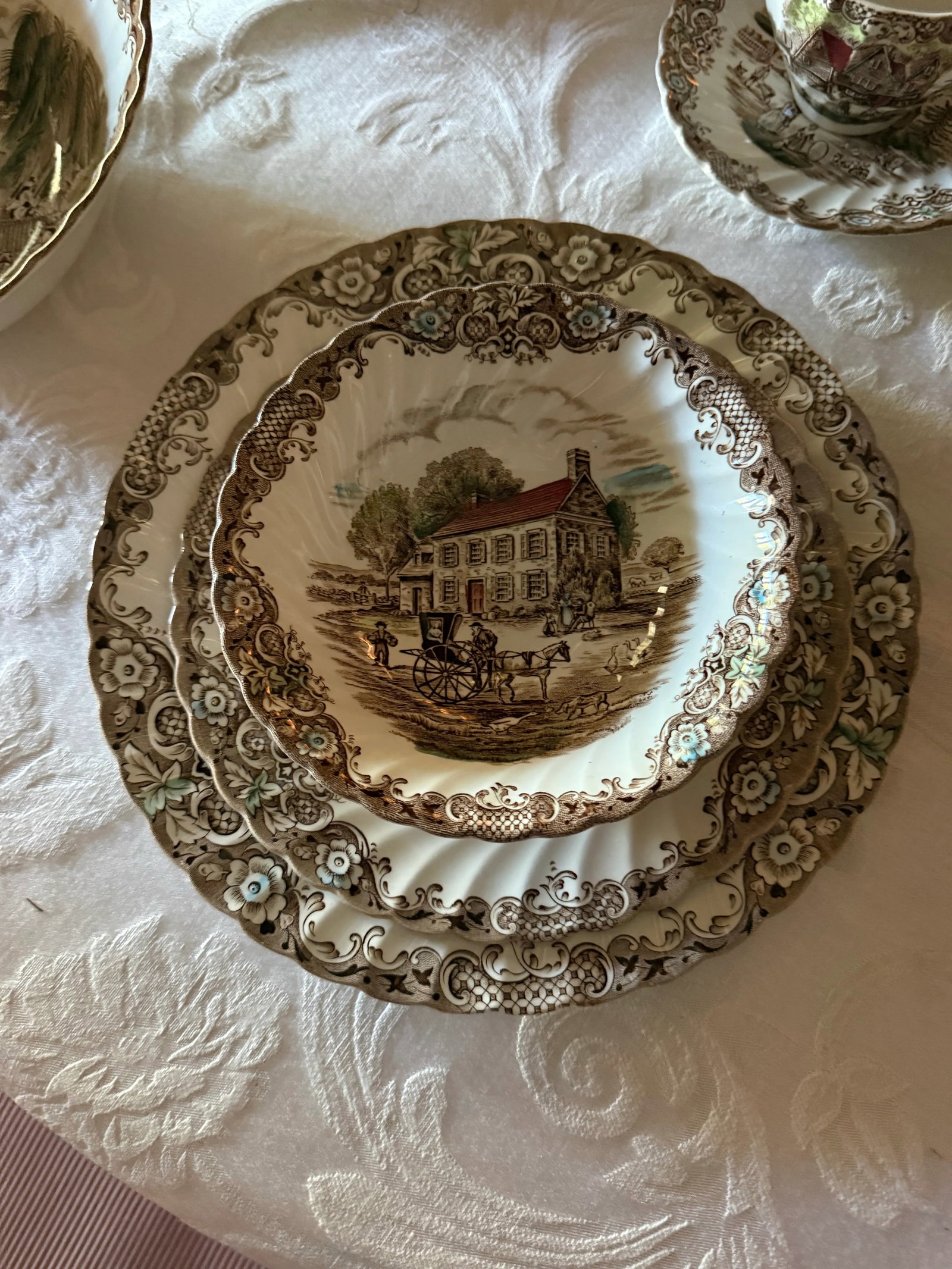 1960s Johnson Brothers Heritage Hall Set - 8 Pieces - 3